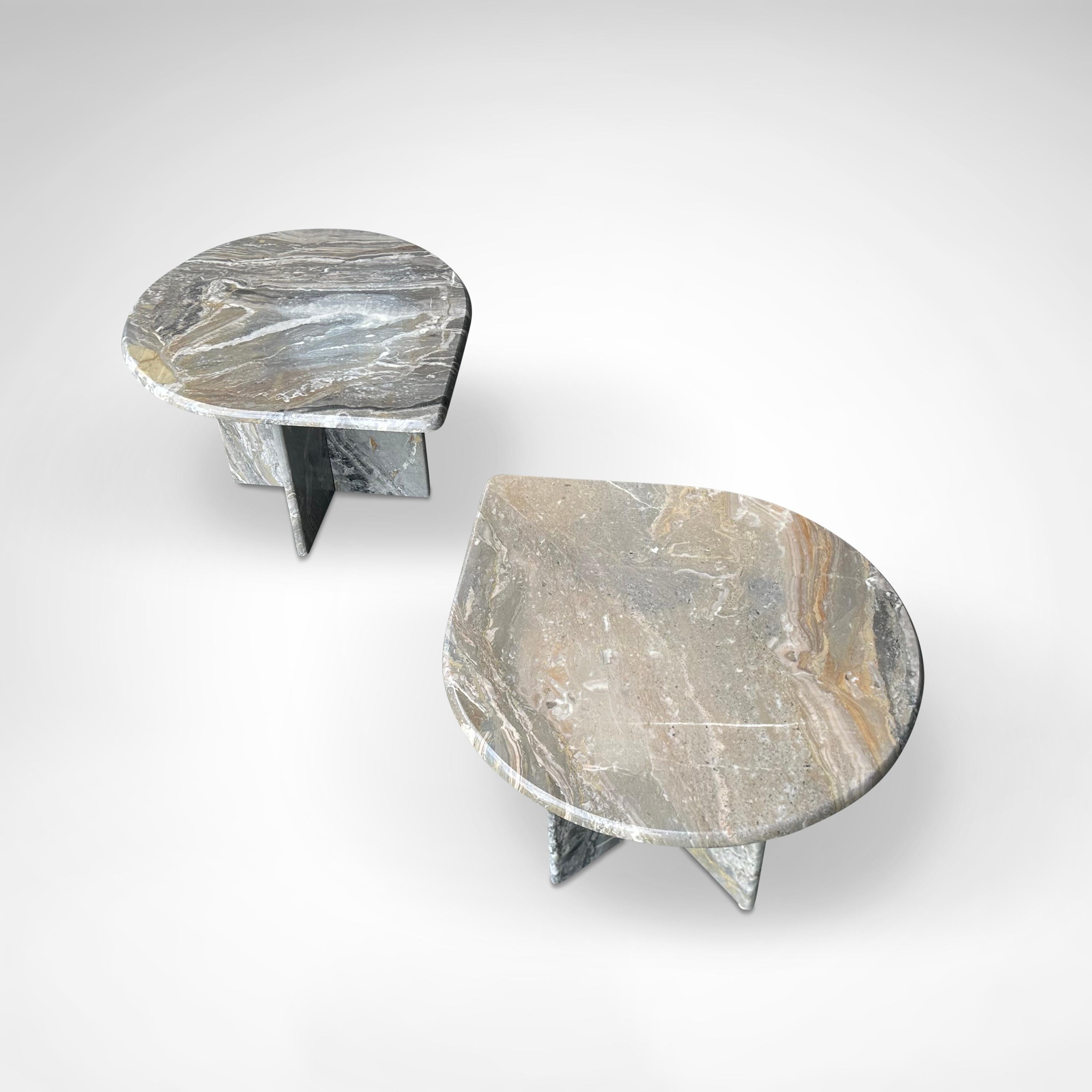 Allemand Table d'appoint en marbre gris Allemagne 1980, ensemble de 2 en vente