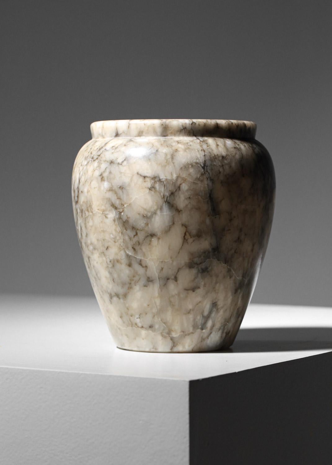 Français Vase français en marbre gris des années 40