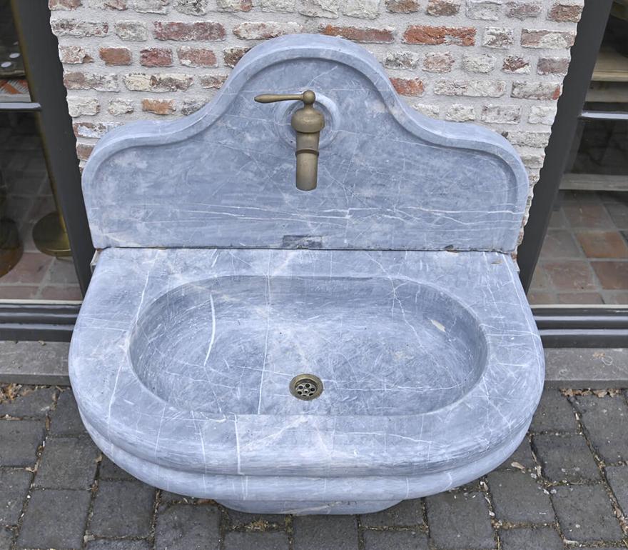 Grey marble vintage wall fountain In Good Condition For Sale In Udenhout, NL