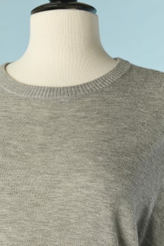 Maxi jersey gris con lazo de punto negro en el centro de la espalda LOVE MOSCHINO