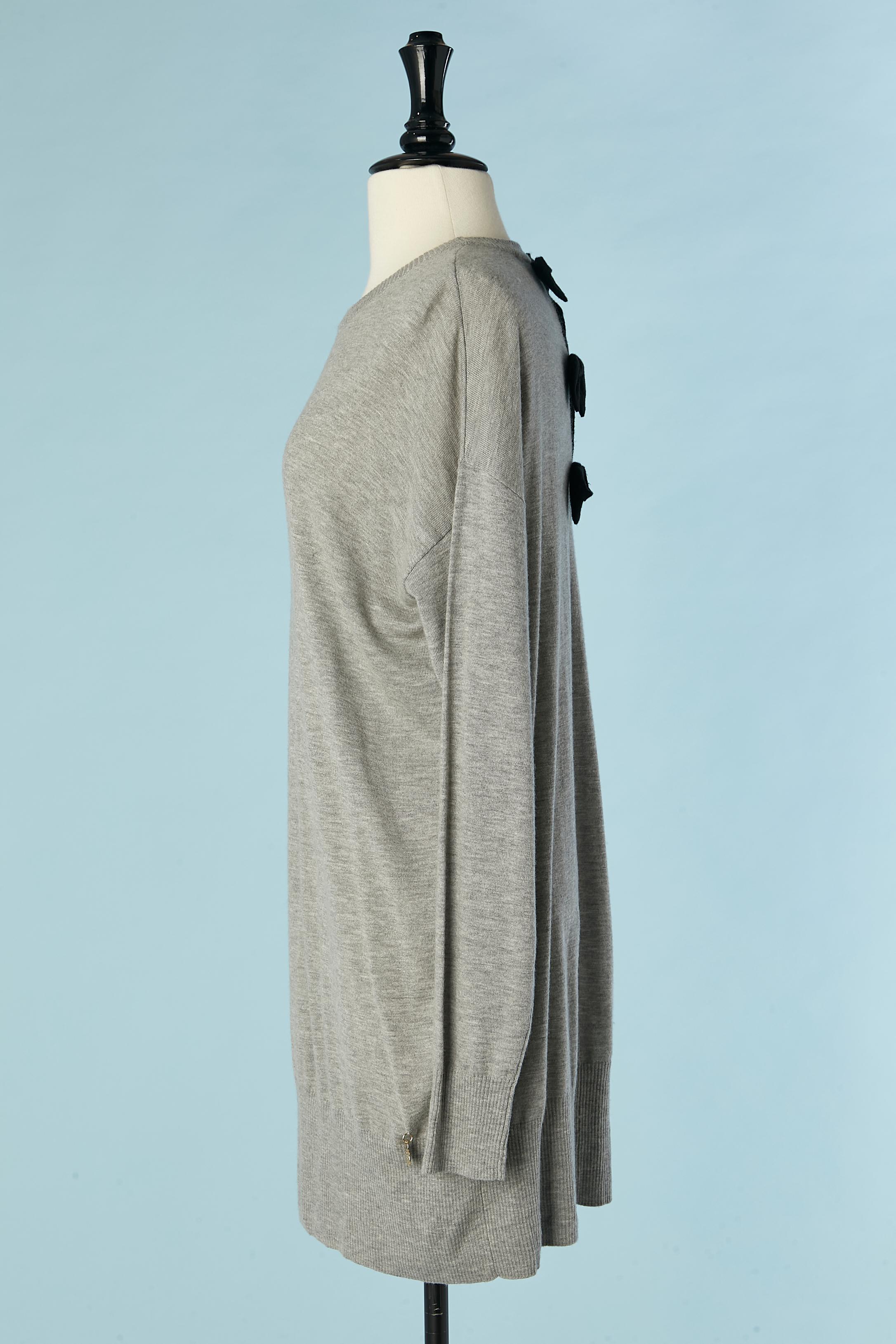 Maxi maglione grigio con fiocco in maglia nera al centro della schiena LOVE Moschino In condizioni ottime in vendita a Saint-Ouen-Sur-Seine, FR