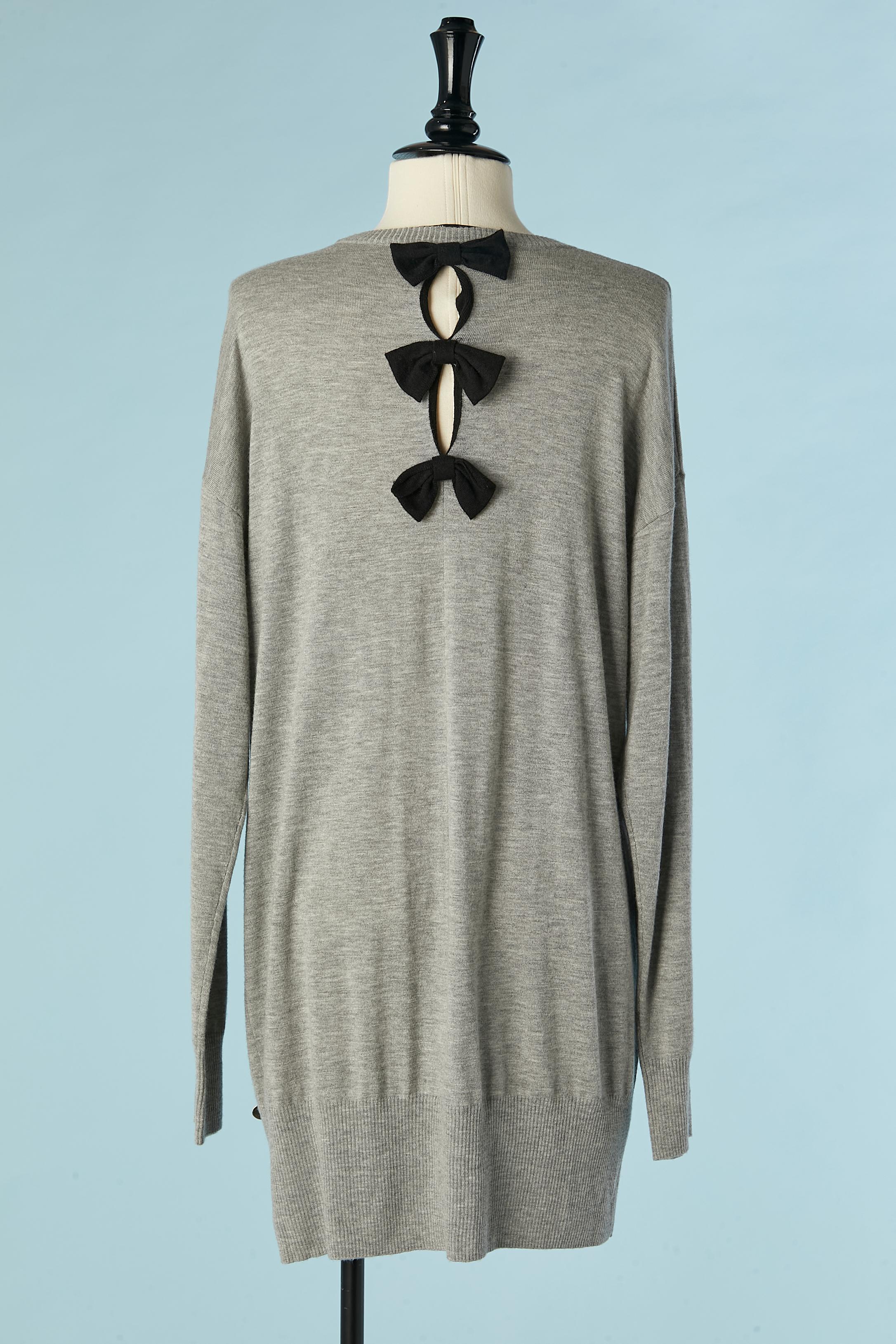 Donna Maxi maglione grigio con fiocco in maglia nera al centro della schiena LOVE Moschino in vendita