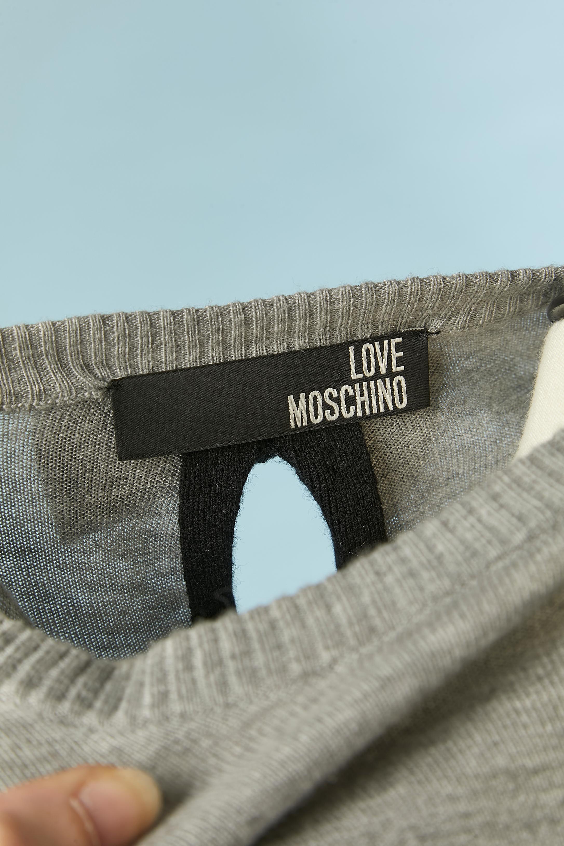 Maxi maglione grigio con fiocco in maglia nera al centro della schiena LOVE Moschino in vendita 2
