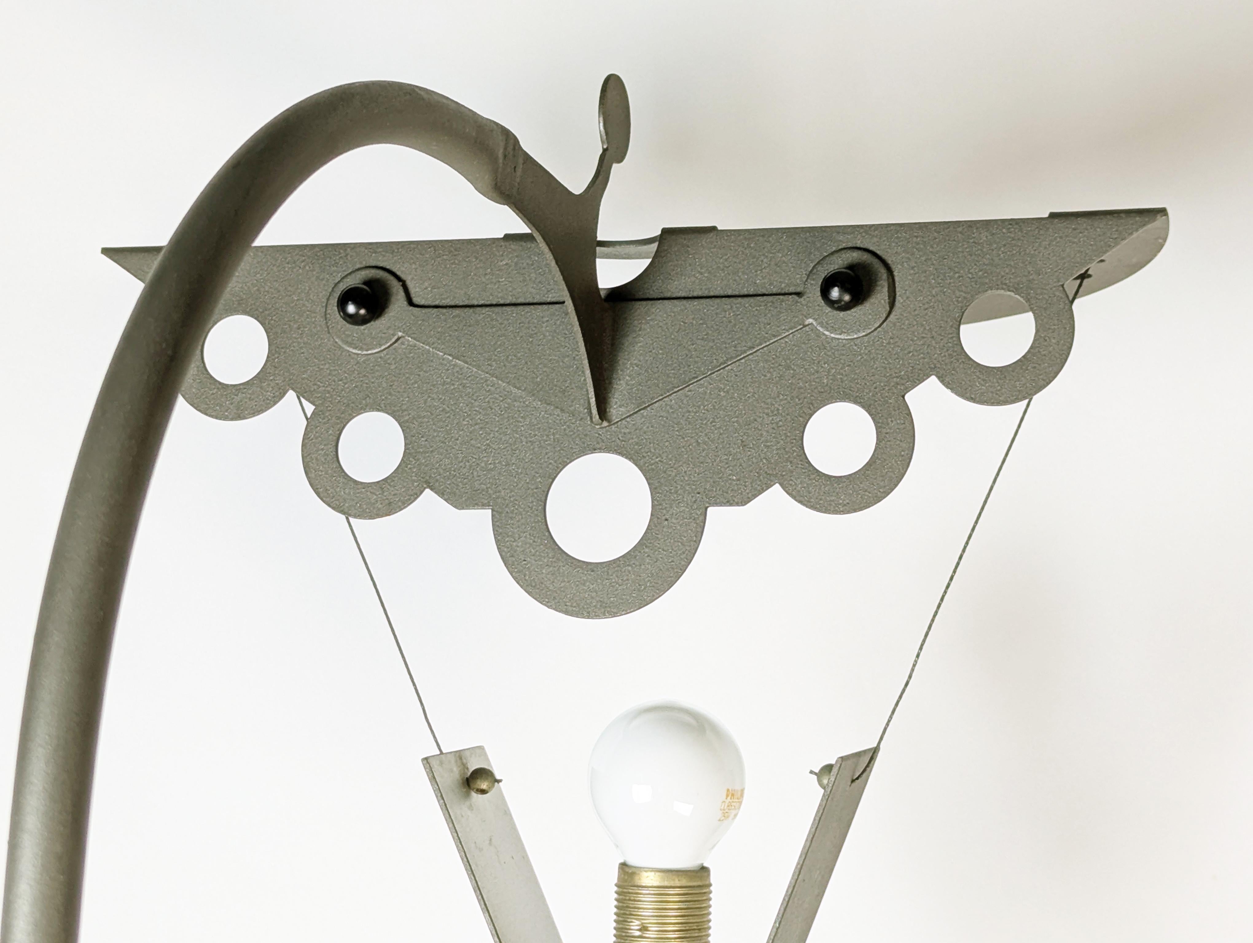 lampadaire post modernity en métal gris des années 1980-90 dans le style de A. Mendini en vente 6