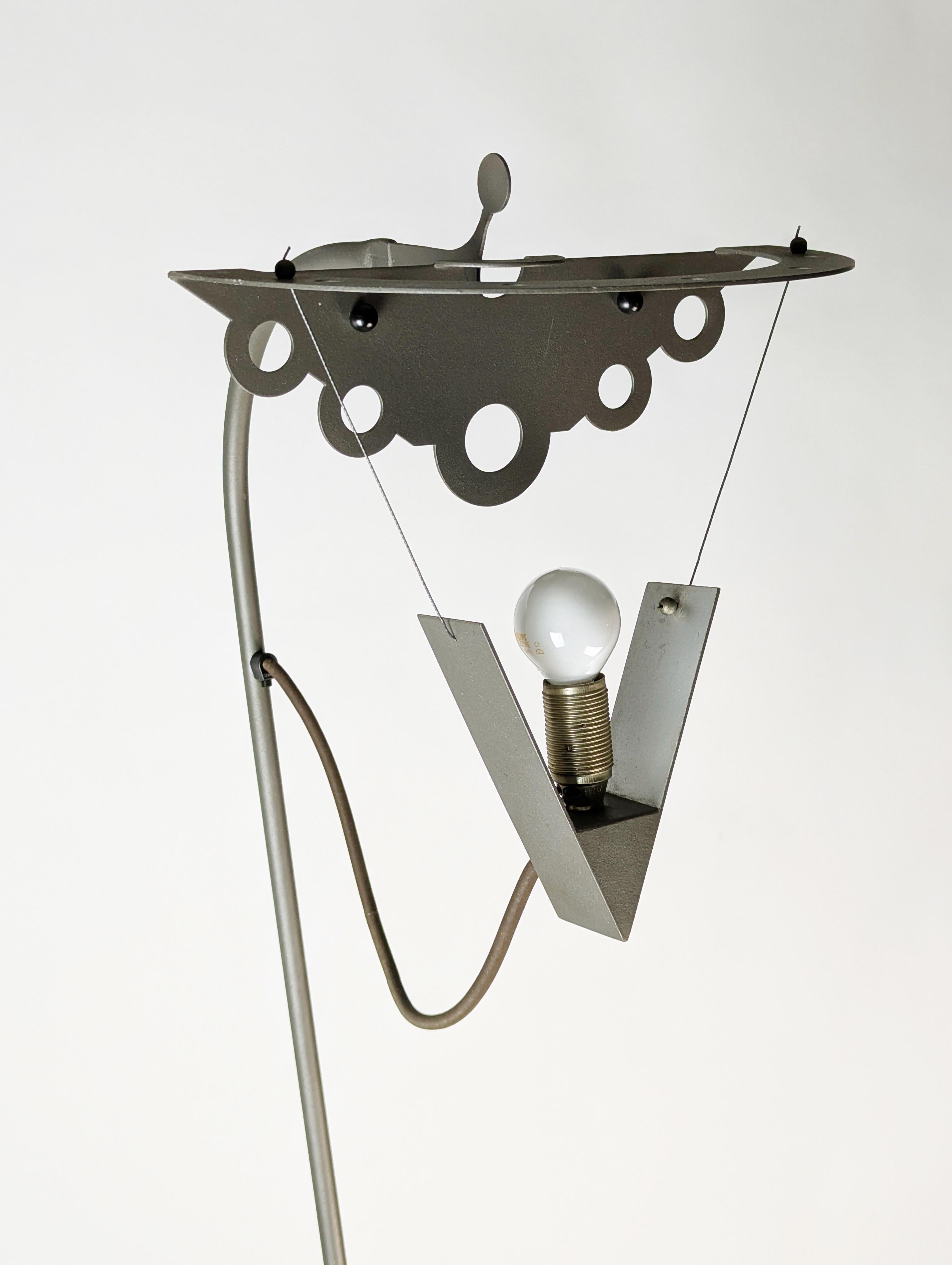 lampadaire post modernity en métal gris des années 1980-90 dans le style de A. Mendini en vente 7