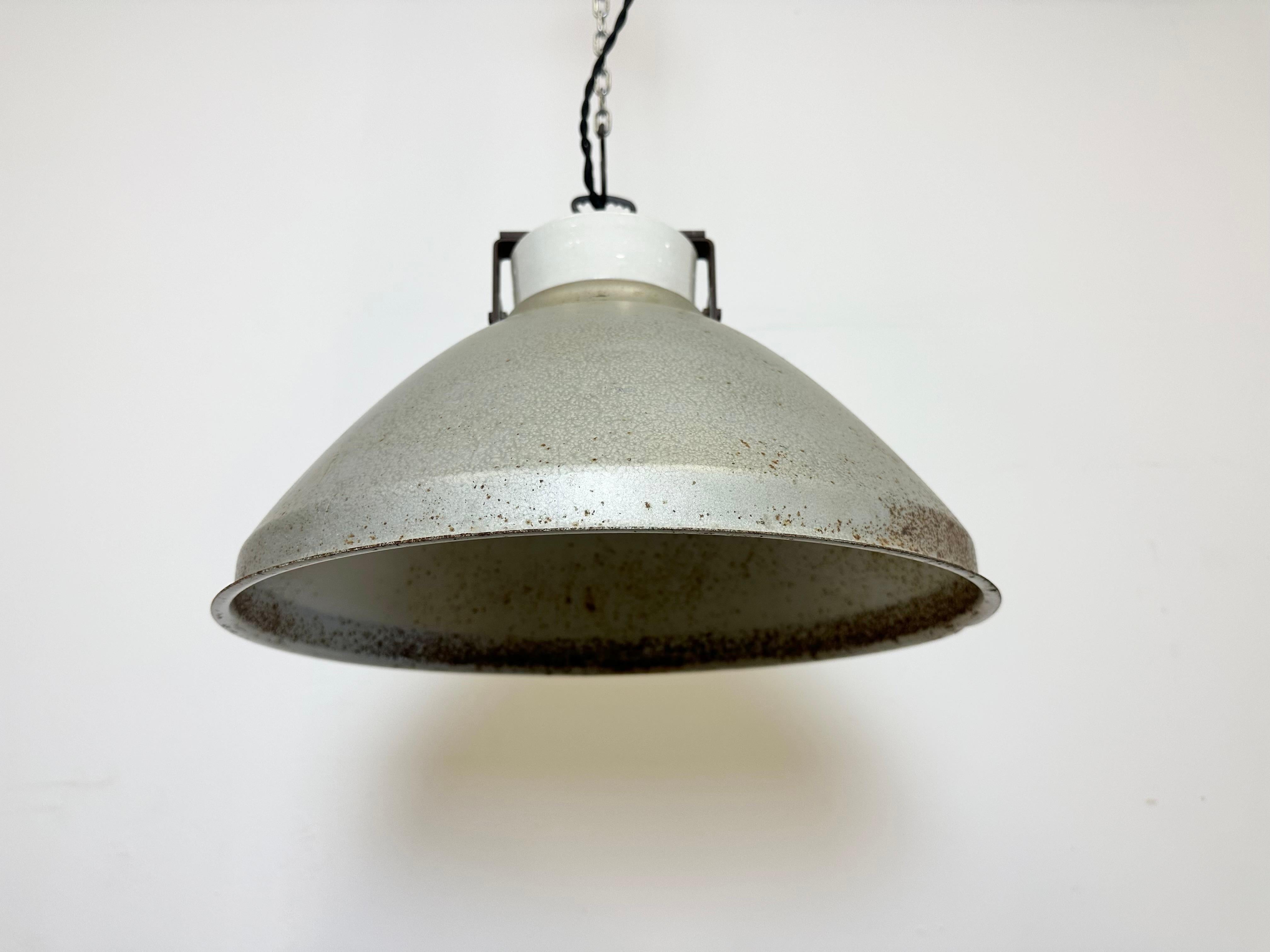 Grey Metal Industrial Factory Hanging Lamp, 1960s For Sale 2