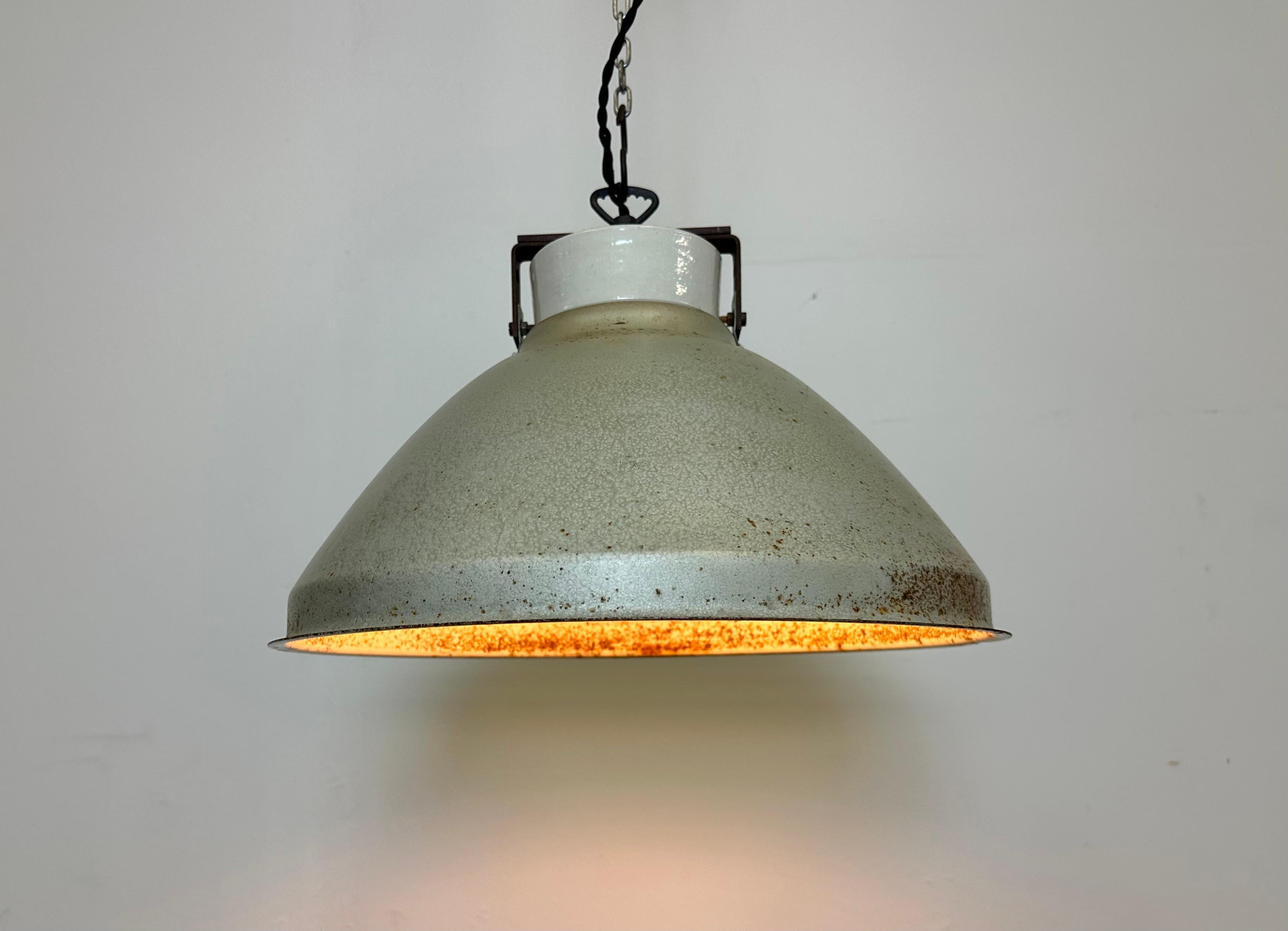 Grey Metal Industrial Factory Hanging Lamp, 1960s For Sale 3