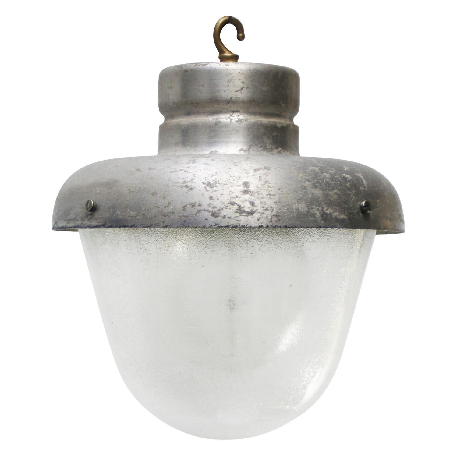 Graue Metall-Industrie-Pendelleuchten aus mattiertem Glas (Aluminium) im Angebot
