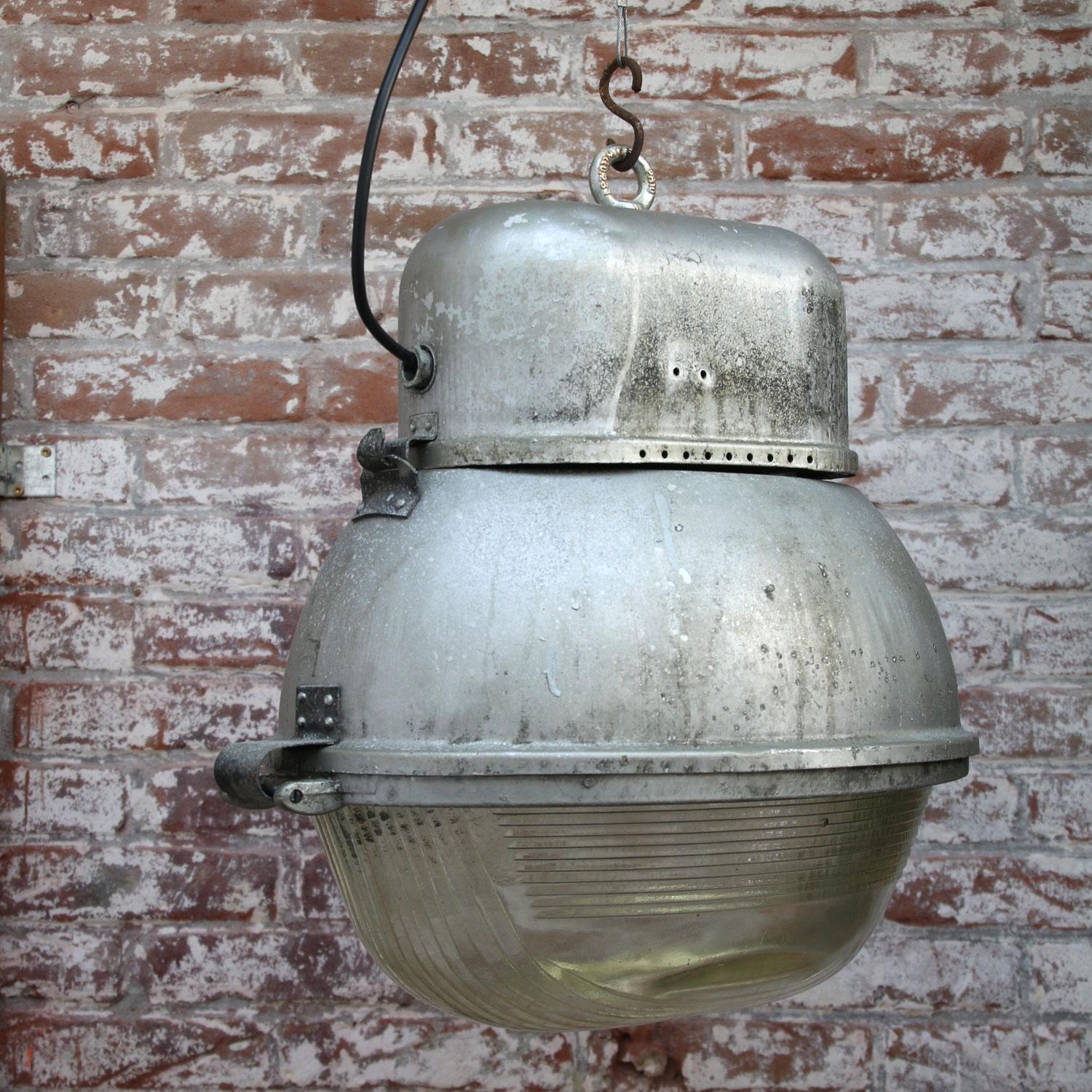 Aluminum Grey Metal Oval Vintage Industrial Holophane Glass Street Light