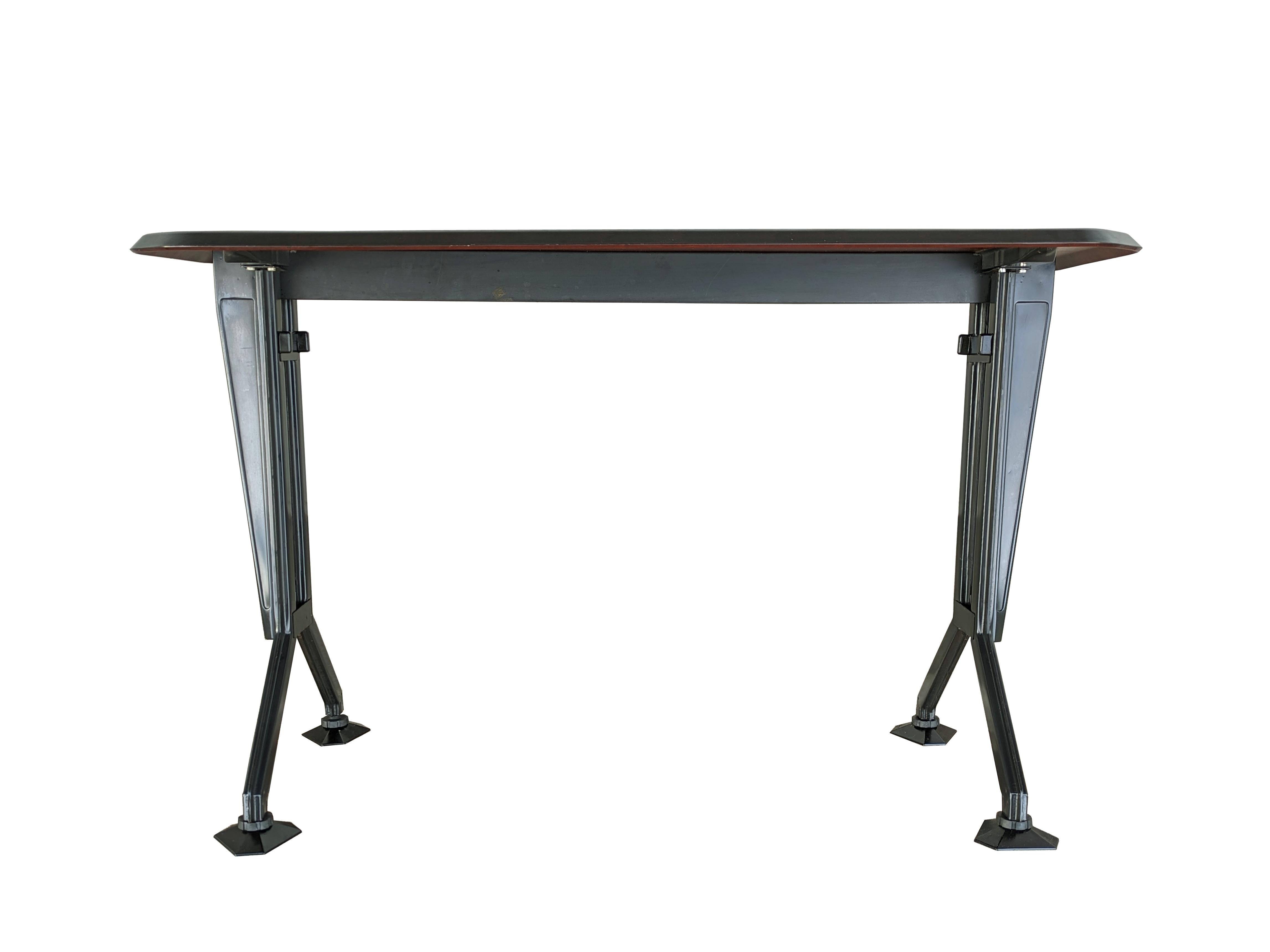 small typist's desk, arco model for olivetti synthesys. Ideal as a console, service table or additional support surface for the main desk. Historic piece of Italian design from the 60s designed by the BBPR studio in different versions.
normal signs