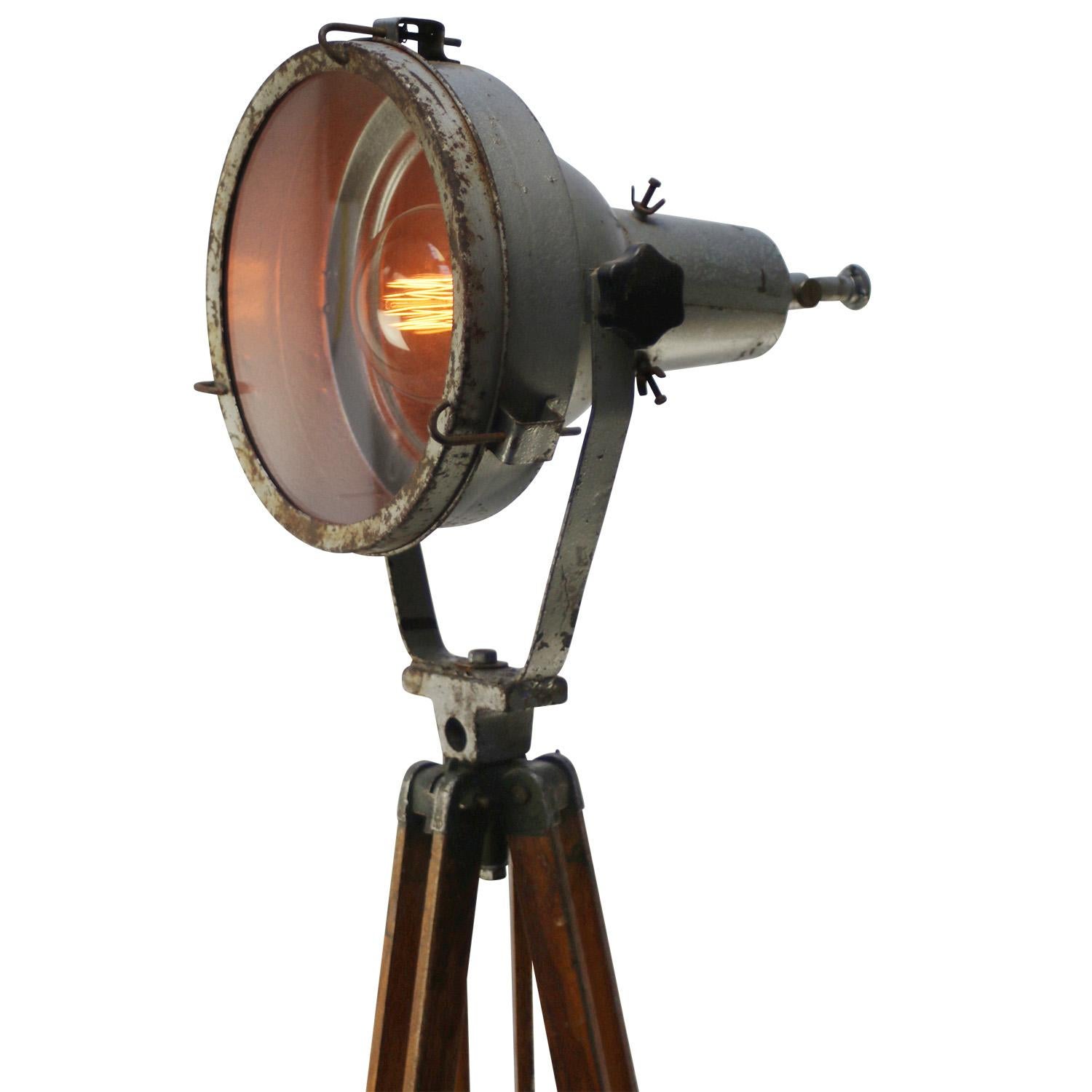 Grey Metal Vintage Industrial Clear Glass Wooden Tripod Spot Light Floor Lamp In Good Condition In Amsterdam, NL