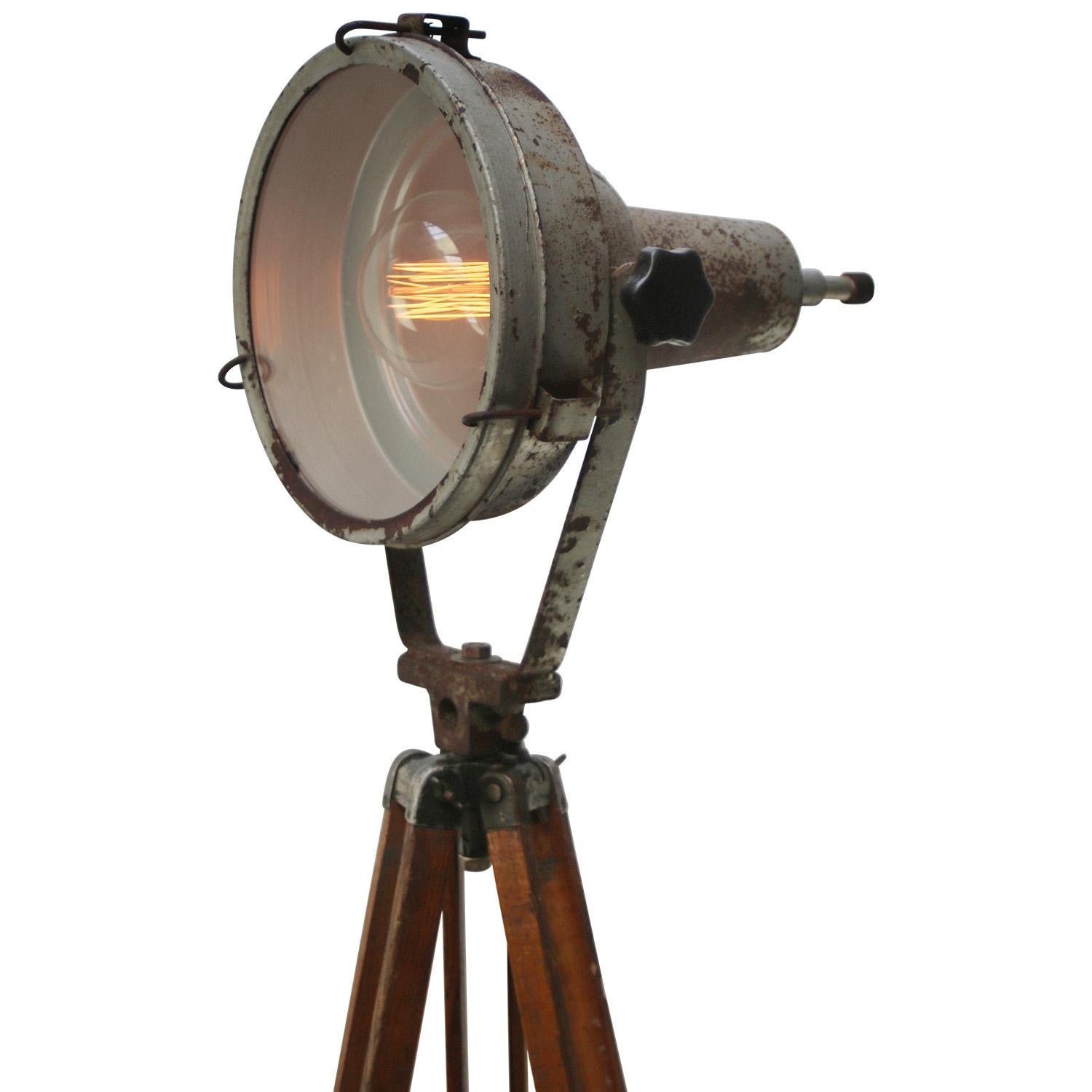 Grey Metal Vintage Industrial Clear Glass Wooden Tripod Spot Light Floor Lamp In Good Condition For Sale In Amsterdam, NL