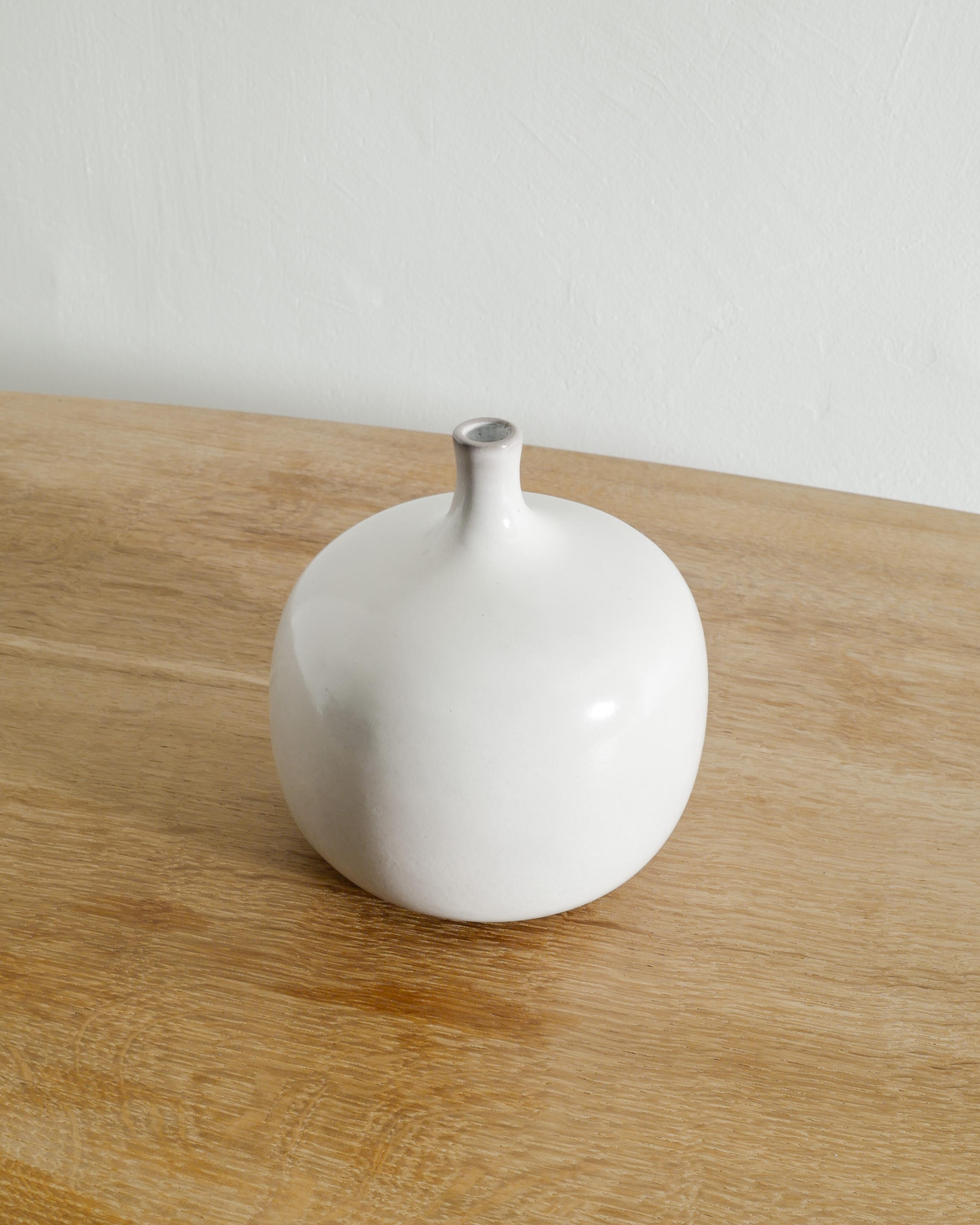 Français Grand vase à pomme du milieu du siècle dernier de Jacques & Dani Ruelland produit en France dans les années 1960