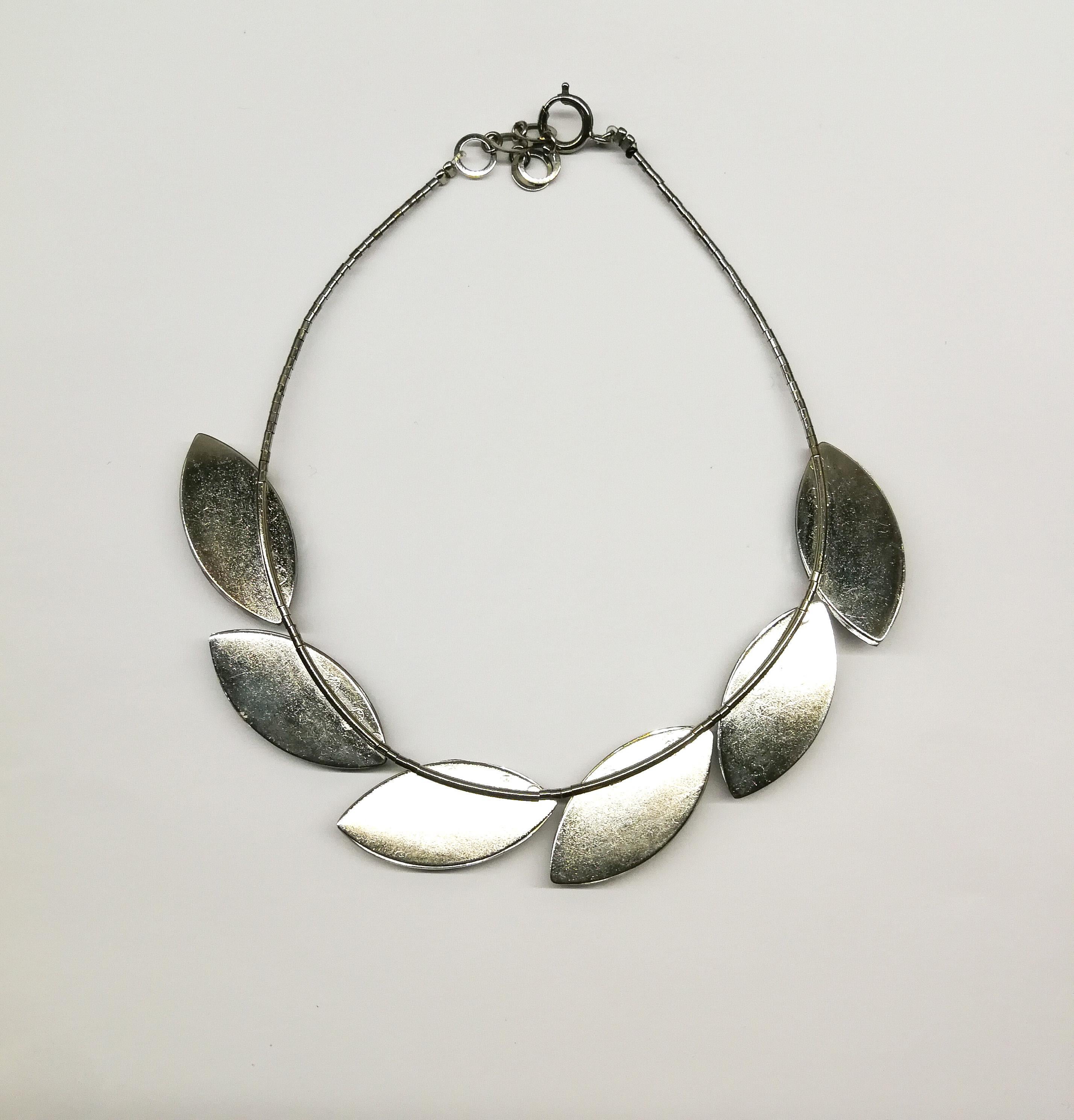 Grey mirrored glass 'leaf] necklace and earrings, Langani, Germany, 1970s In Excellent Condition For Sale In Greyabbey, County Down