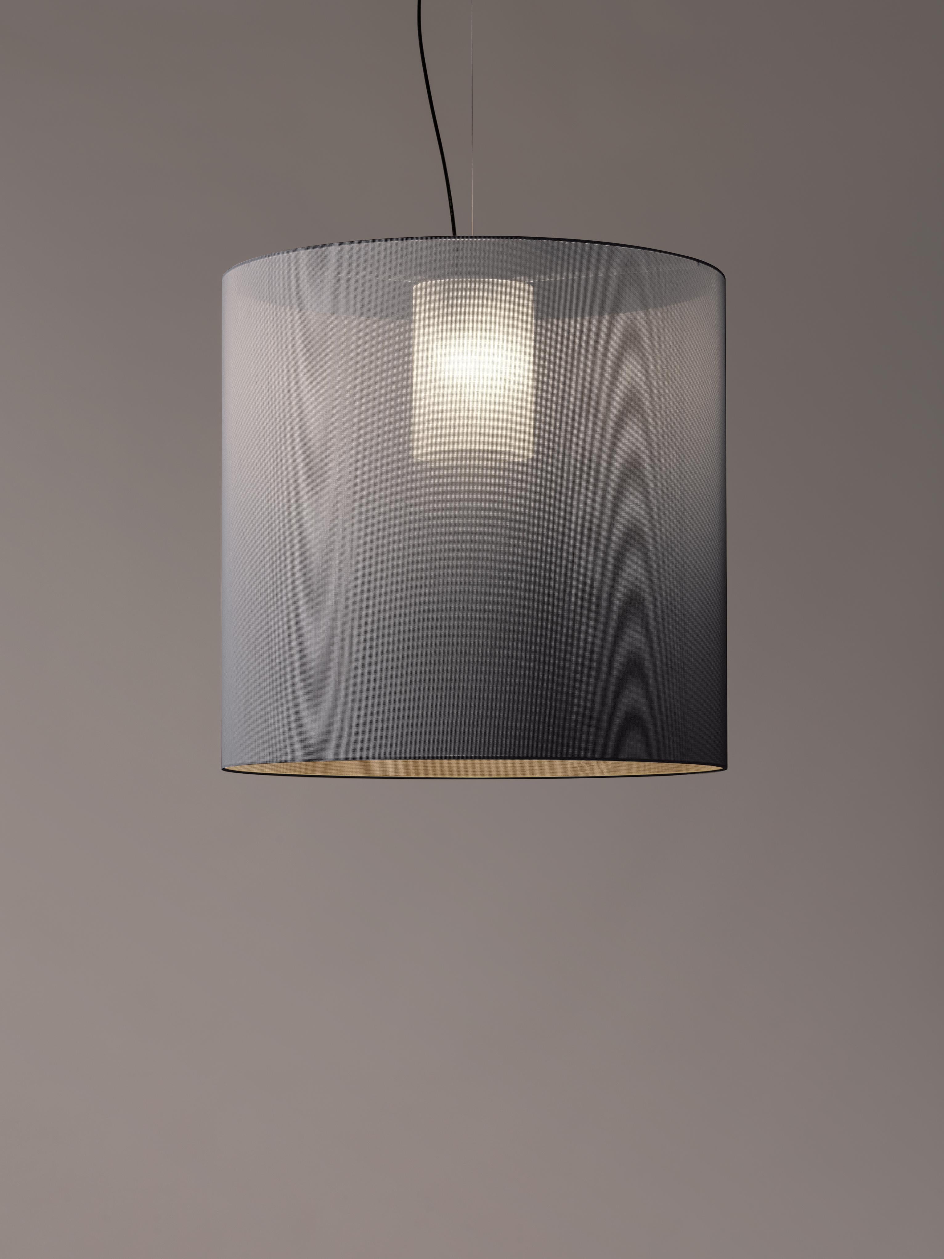 Grey moaré x pendant lamp by Antoni Arola
Dimensions: D 83 x H 81 cm
Materials: Metal, polyester.
Available in other colors and sizes.

Moaré’s multiple combinations of formats and colours make it highly versatile. The series takes its name