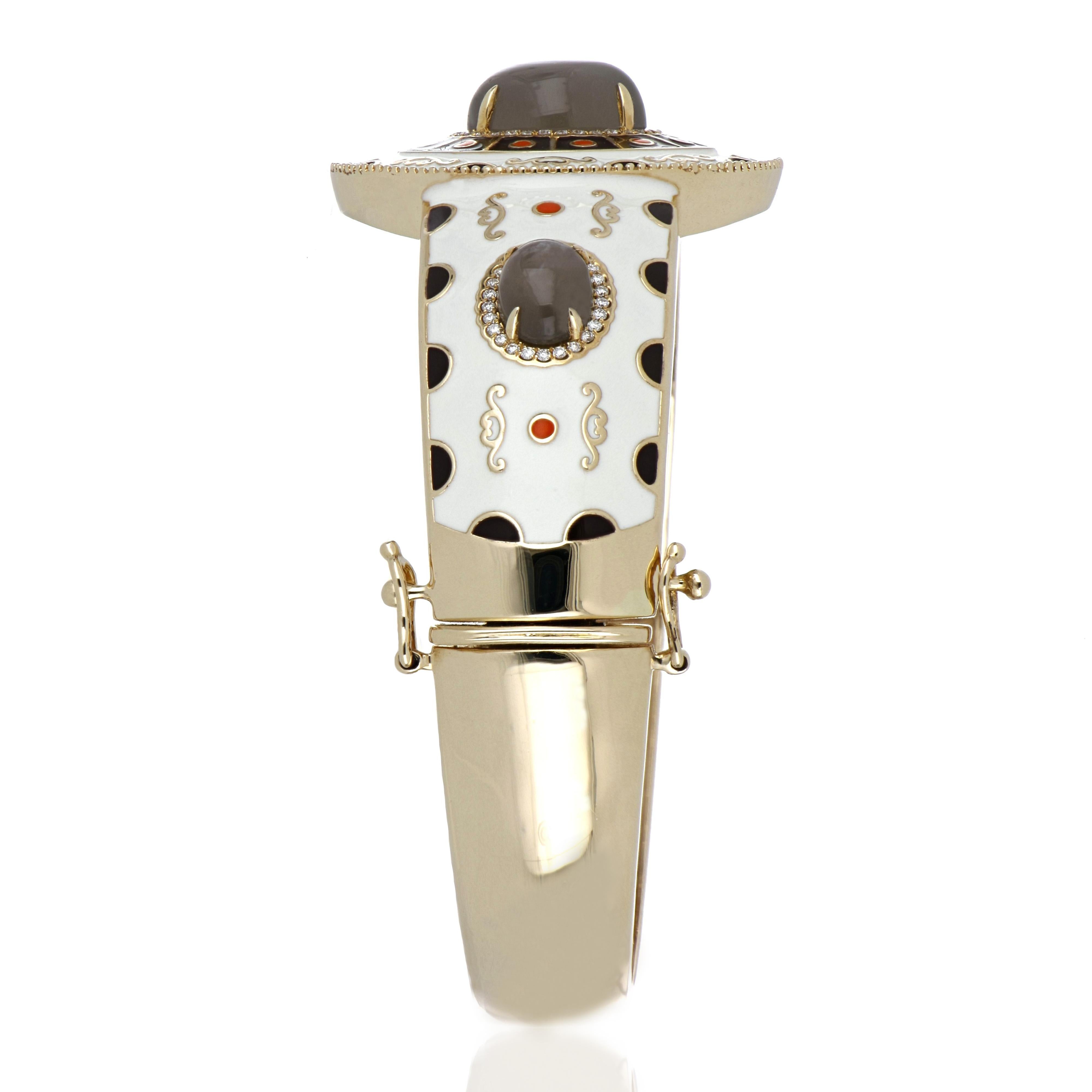 Contemporain Bracelet jonc en or jaune 14 carats avec pierre de lune grise en émail multicolore et diamants en vente