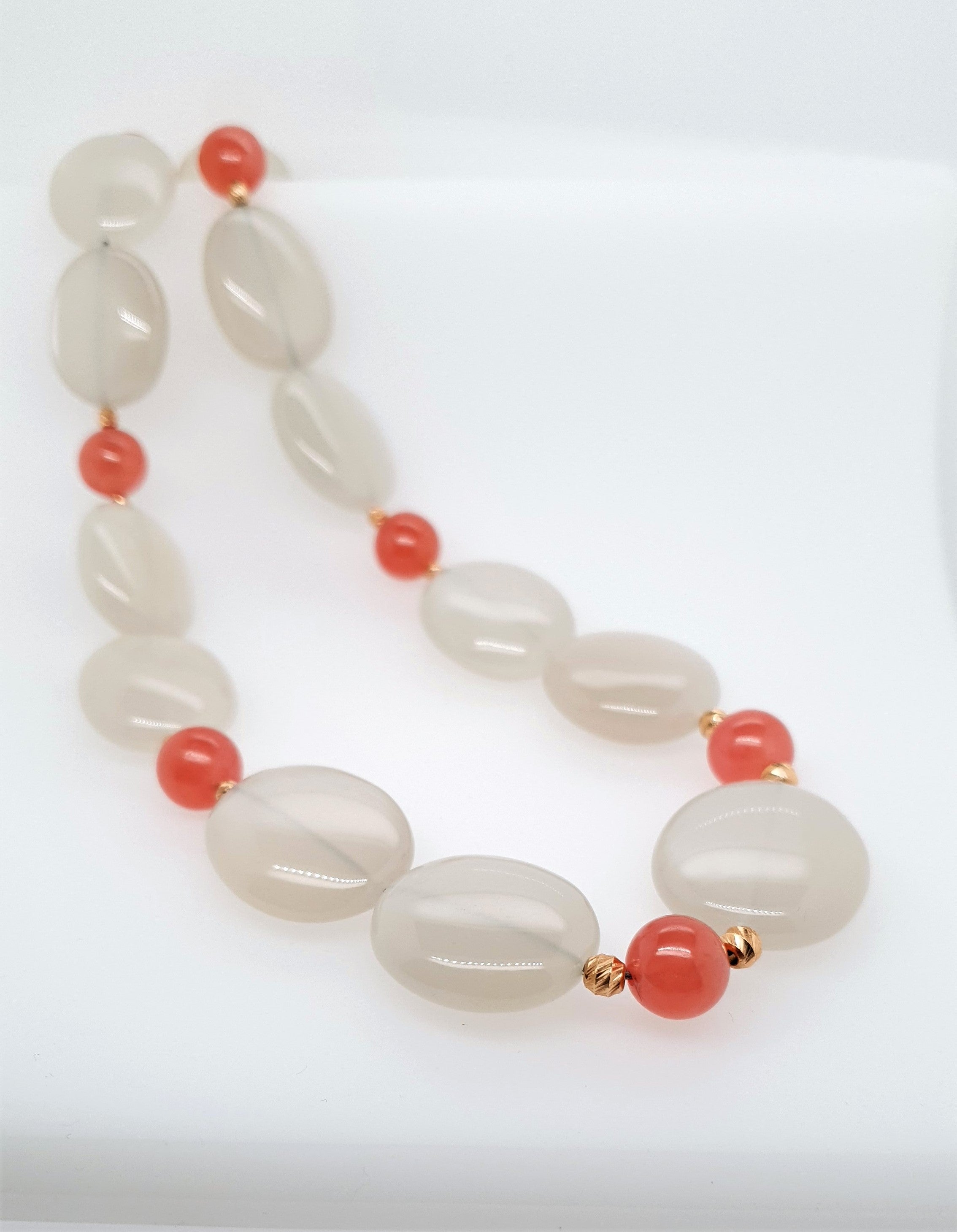 This natural grey big size baroque Moonstones with high quality Rhodochrosite round beads and 18 Carat Rose Gold is totally handmade.
Hand cutting as well as goldwork are made in German quality. The screw clasp holds the necklace securely around the