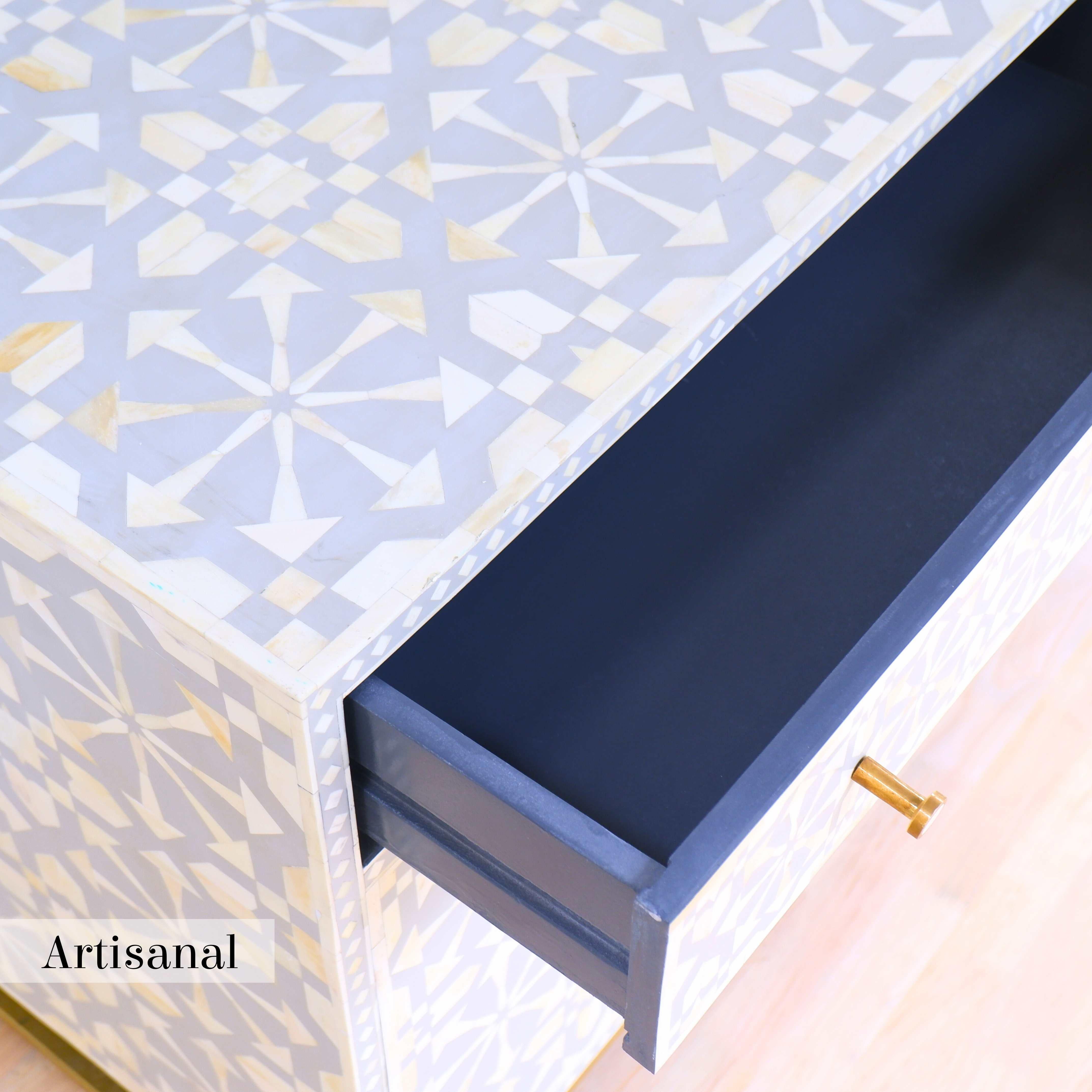 Tablero Auxiliar Gris Marroquí con Incrustaciones de Zellige Hecho a Mano por Artesanos en Nuevo estado para la venta en New York, NY