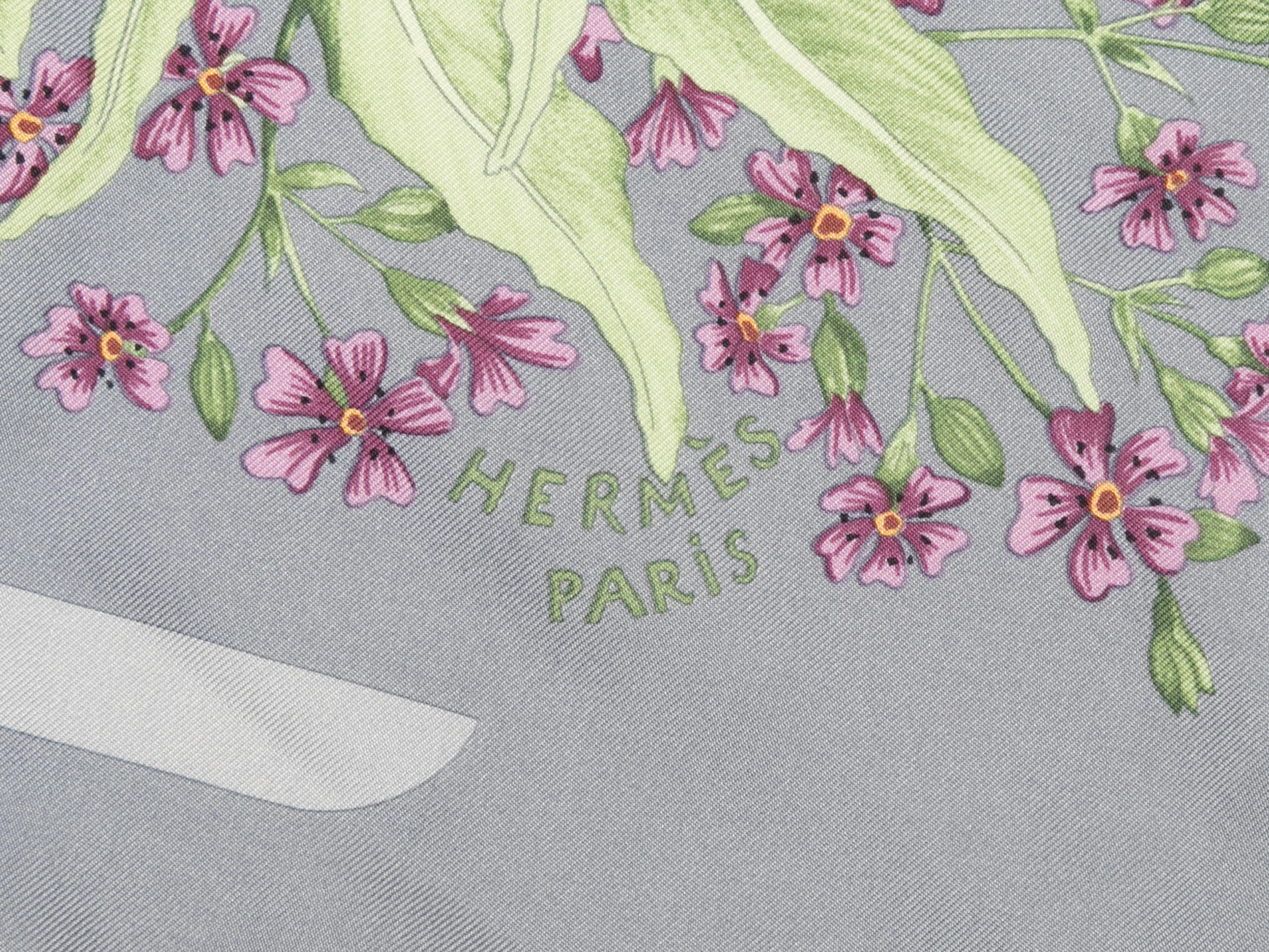 Foulard en soie à motifs gris et multicolores Hermes La Prairie Pour femmes en vente