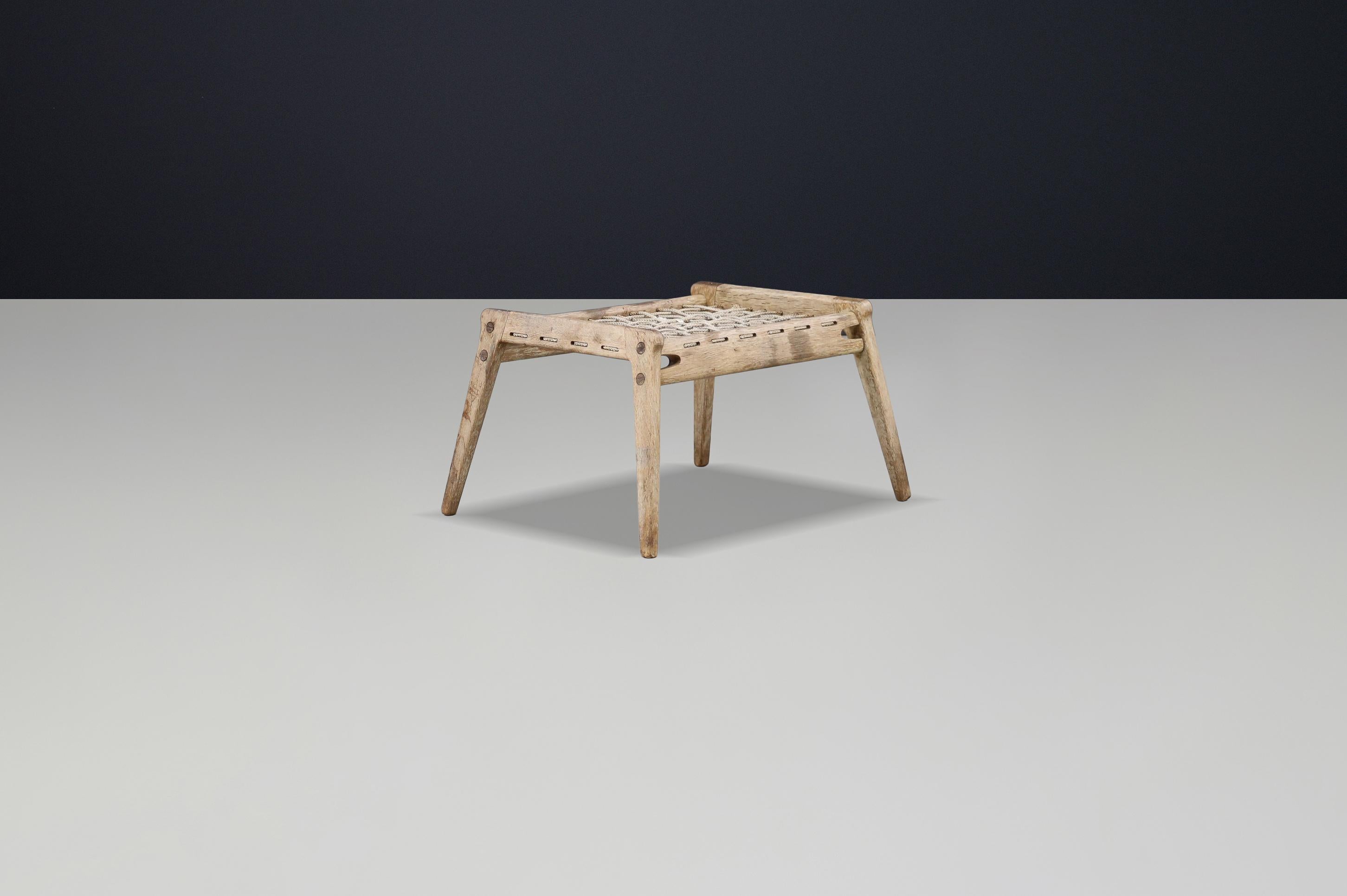 Eichenholzhocker von Heinz Heger für PGH Erzgebirge, Annaberg-Buchholz, 1960er Jahre - grau patinierte Ausführung

Seltener grau-patinierter Eichenhocker, entworfen von Heinz Heger für PGH Erzgebirge, Annaberg-Buchholz. Schöner handgeflochtener