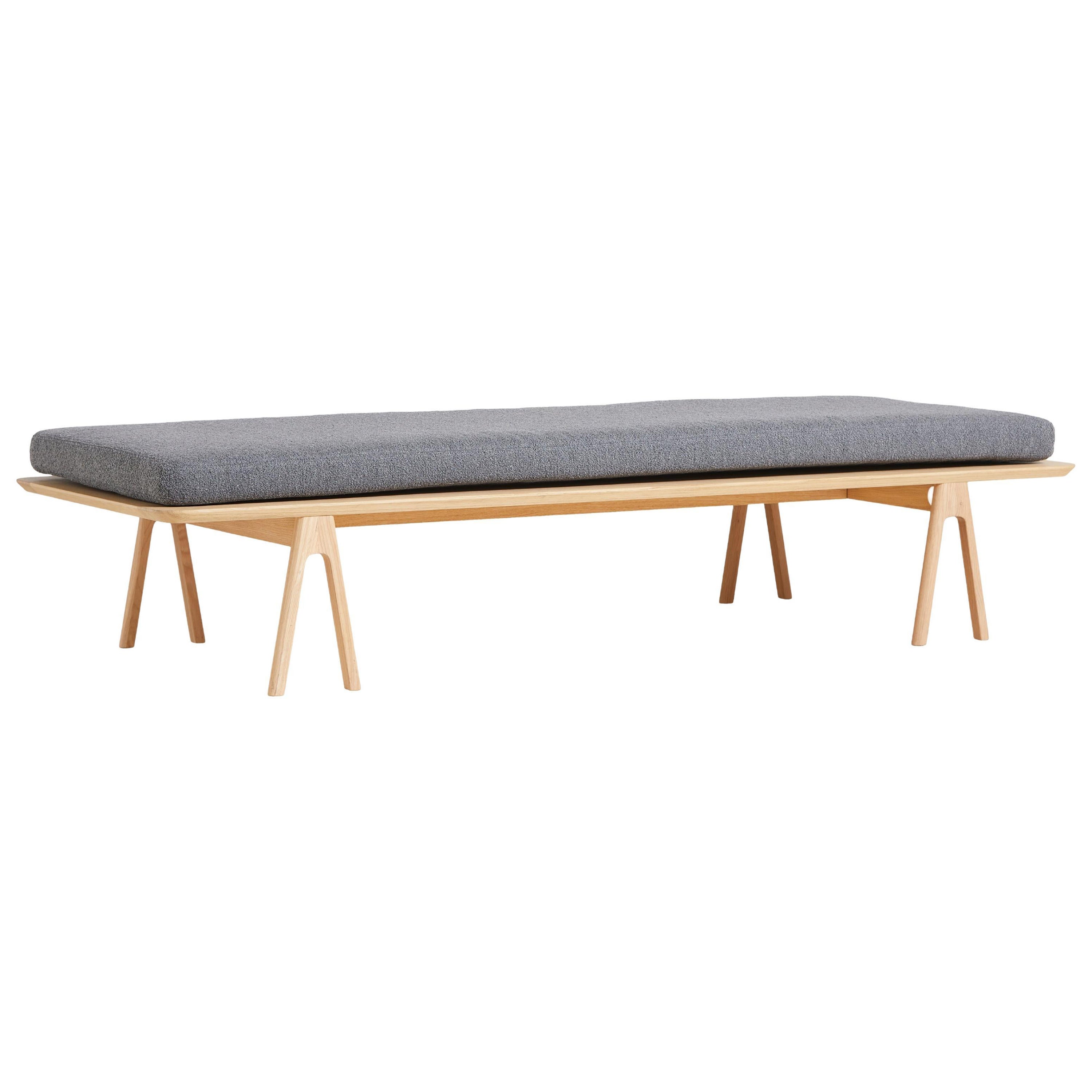 Méridienne de niveau en chêne gris par Msds Studio