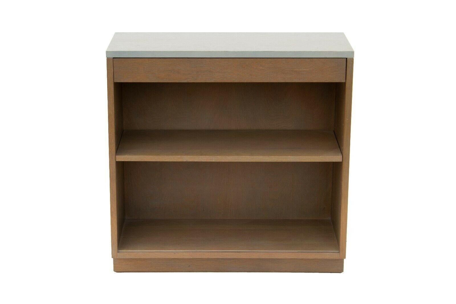 USA, 1970s.
Modern grey bookshelf by Cross Country by Sligh Furniture. This is a very nice size and well-built bookcase with a single drawer at the top and a single adjustable shelf. This could also be used as a nightstand. The neutral color and