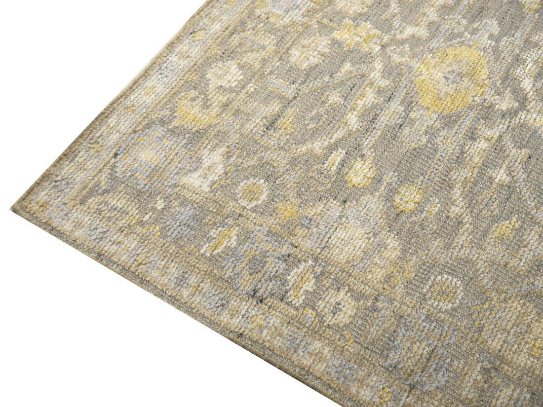 Grauer Oushak-Teppich im Vintage-Stil im Oushak-Stil 6 x 4 Fuß, handgeknüpft aus Wolle und Viskose (Indisch) im Angebot