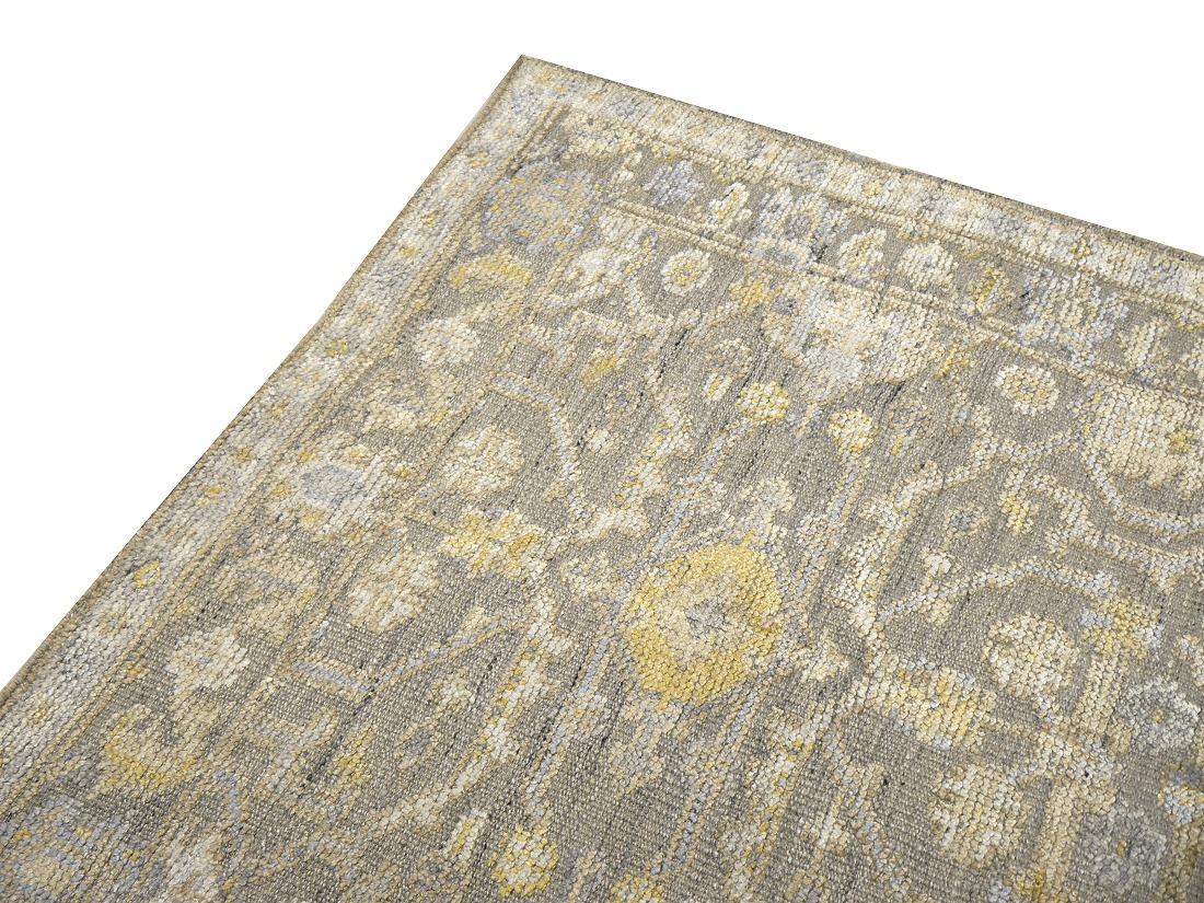 Grauer Oushak-Teppich im Vintage-Stil im Oushak-Stil 6 x 4 Fuß, handgeknüpft aus Wolle und Viskose (Handgeknüpft) im Angebot