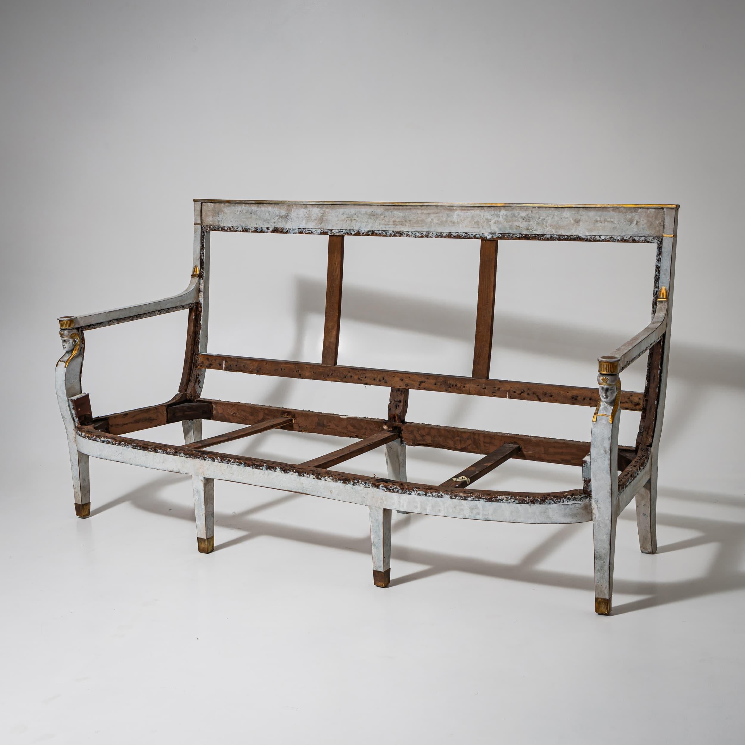 Peint à la main Cadre de canapé de style Empire peint en gris, 19e siècle en vente