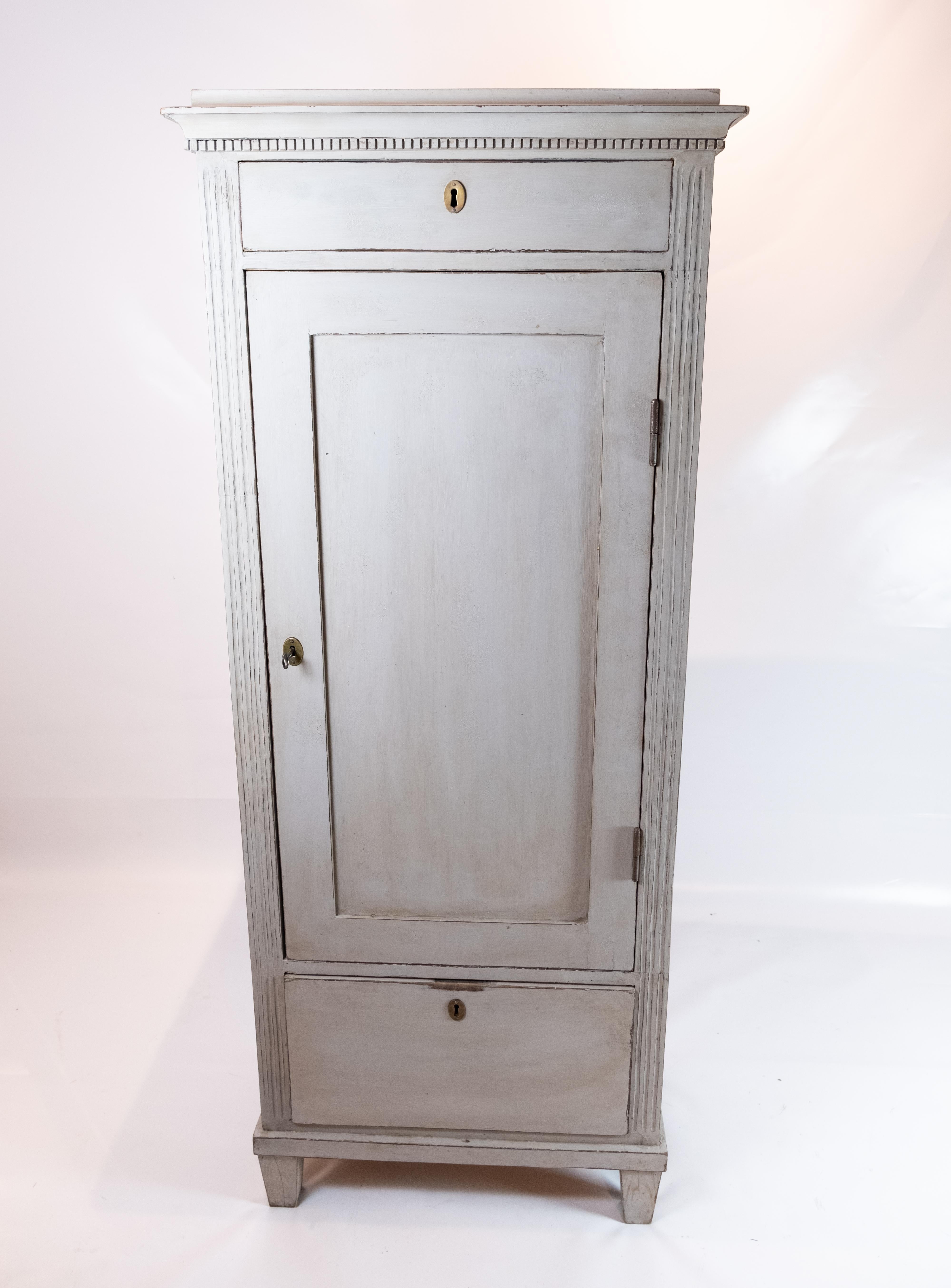 Grey Painted Gustavian Tall Cabinet, in Great Condition from the 1840s 5