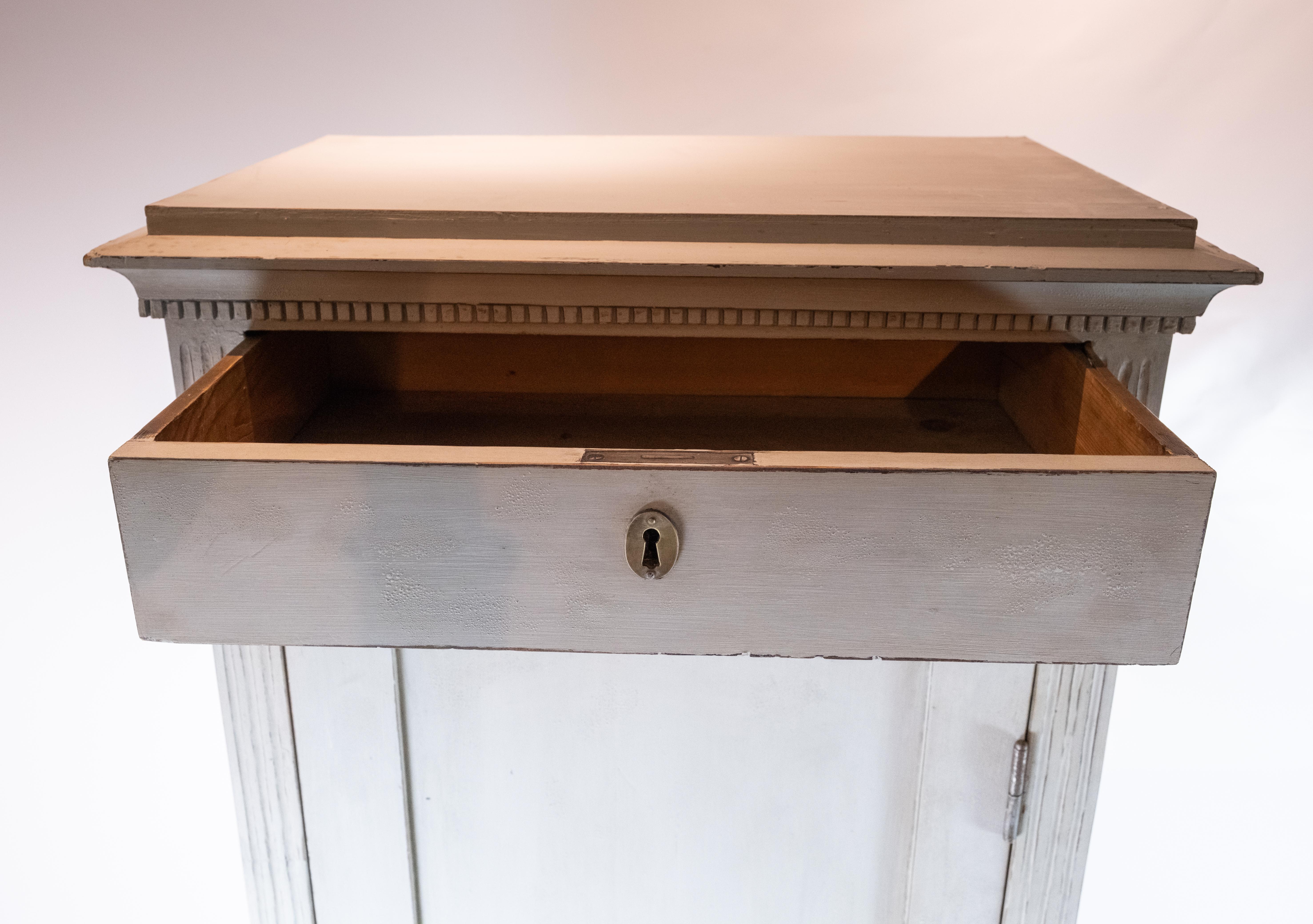 Grey Painted Gustavian Tall Cabinet, in Great Condition from the 1840s 8