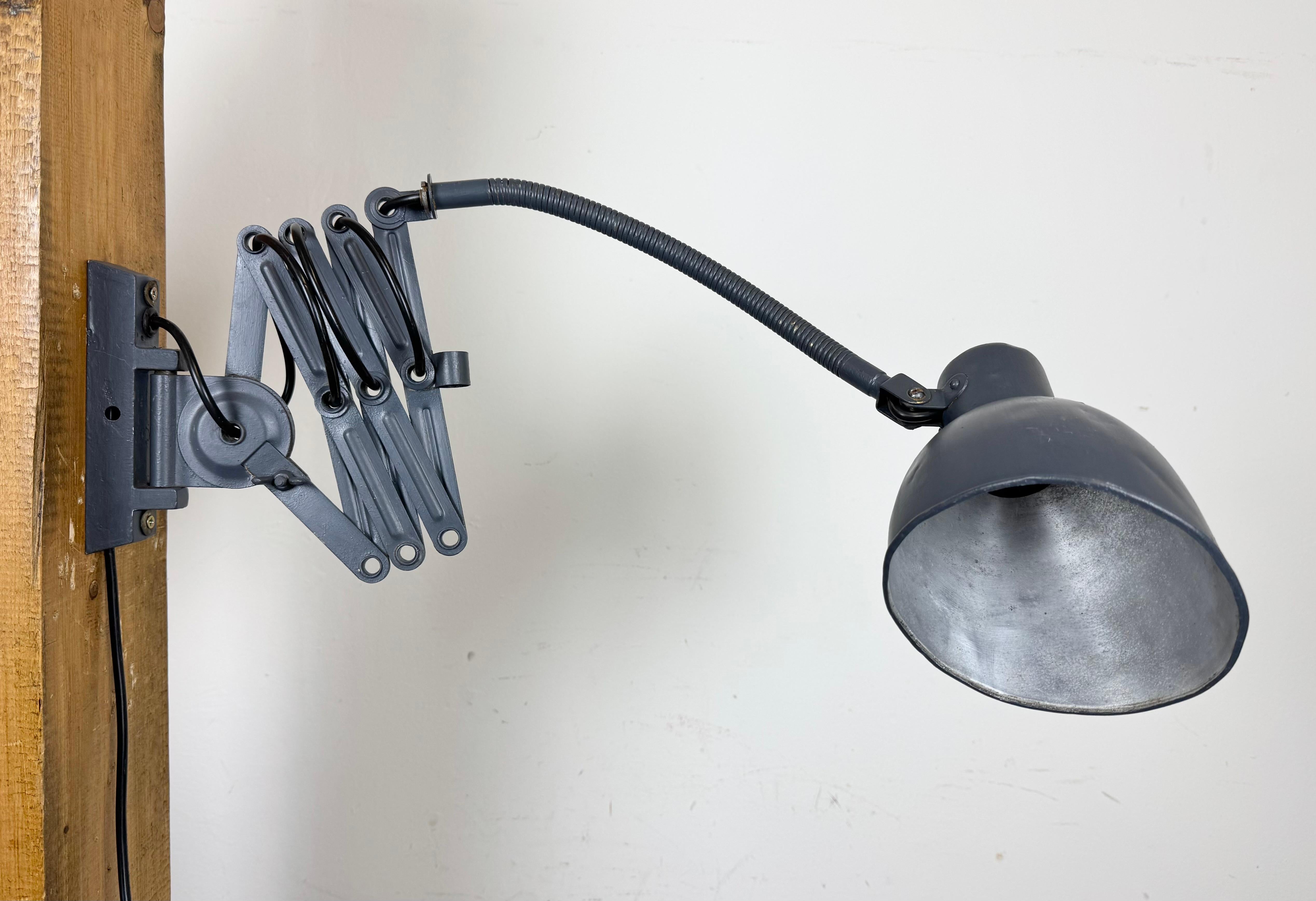 Grau lackierte industrielle Schere-Wandleuchte, 1960er Jahre im Angebot 3