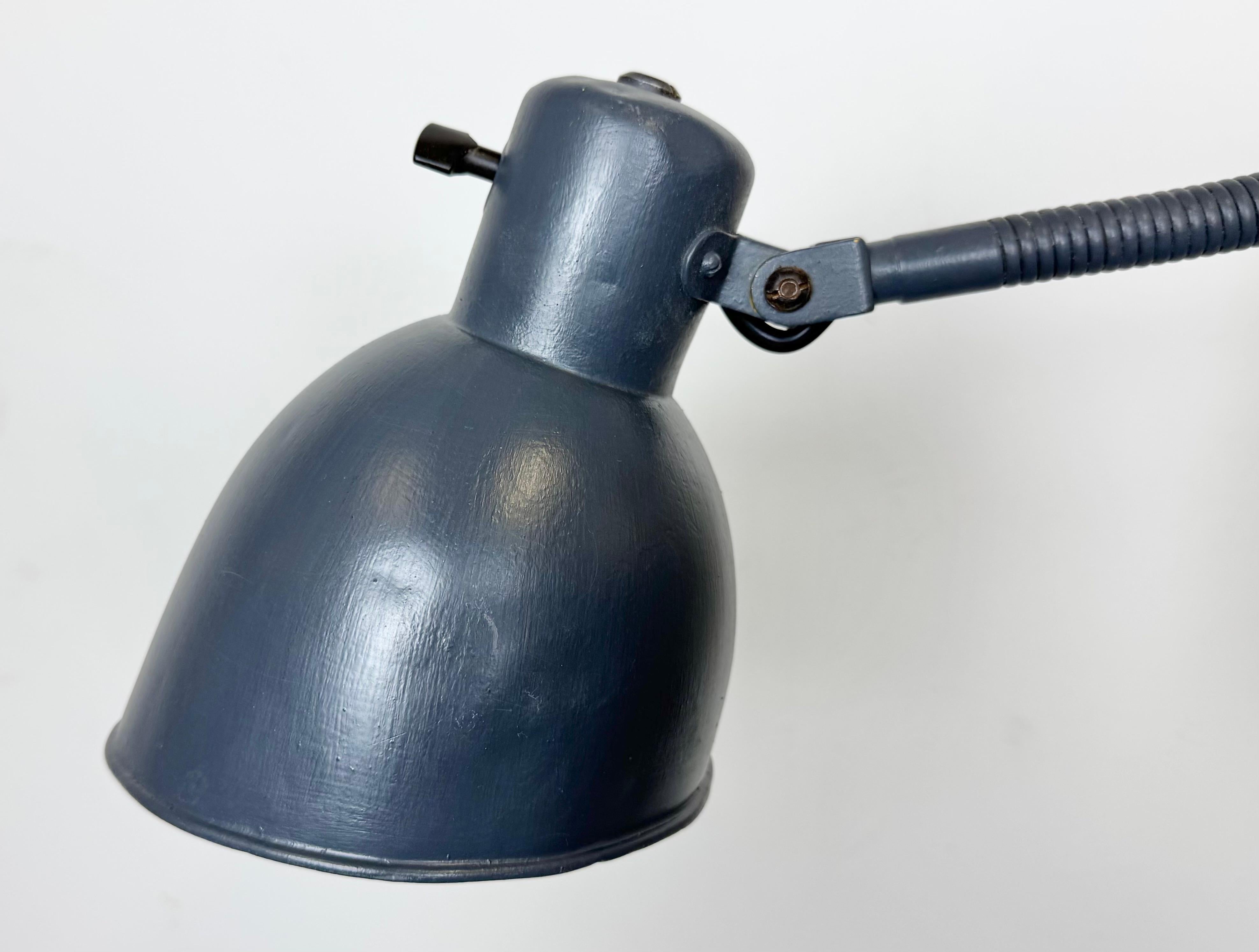 Grau lackierte industrielle Schere-Wandleuchte, 1960er Jahre (Industriell) im Angebot
