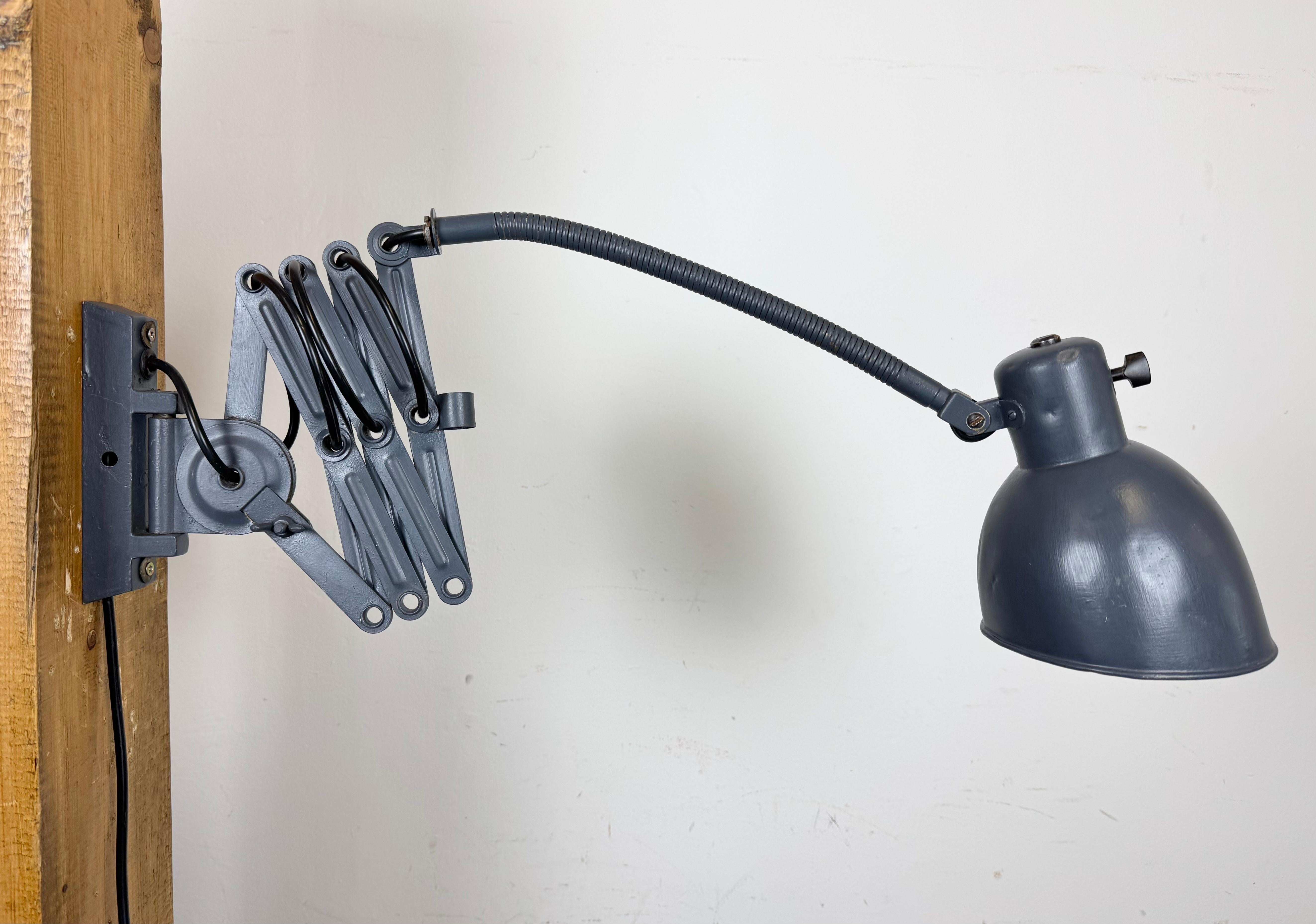 Grau lackierte industrielle Schere-Wandleuchte, 1960er Jahre im Angebot 2