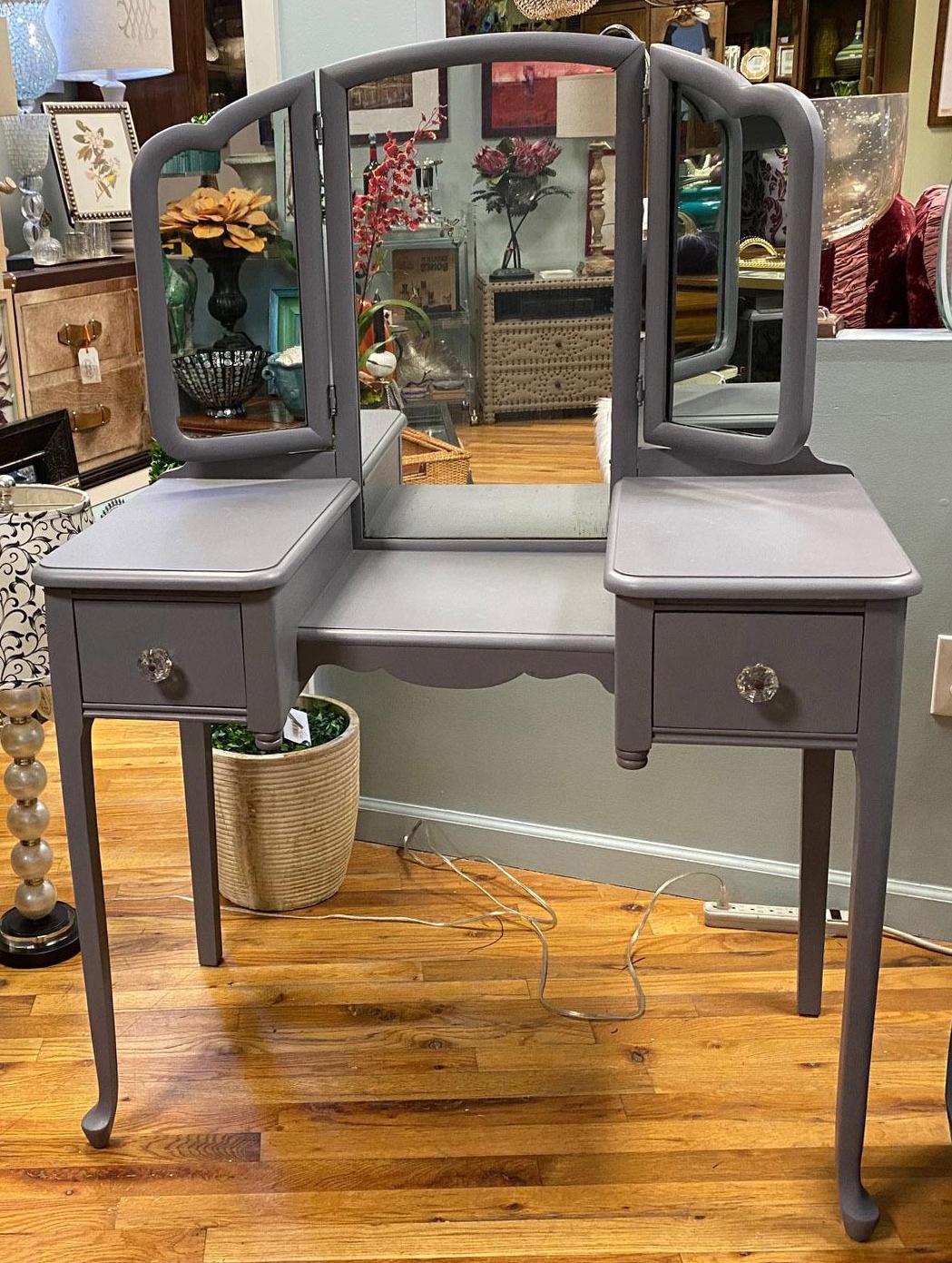 Grey Painted Vintage Vanity with 3-Piece Mirror For Sale 4