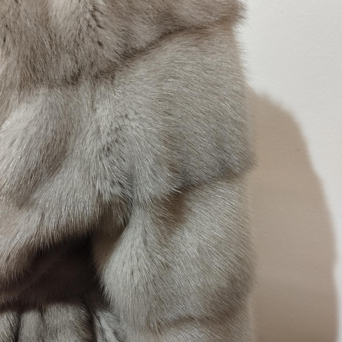 Manteau en fourrure d'Américain gris perlé M 1
