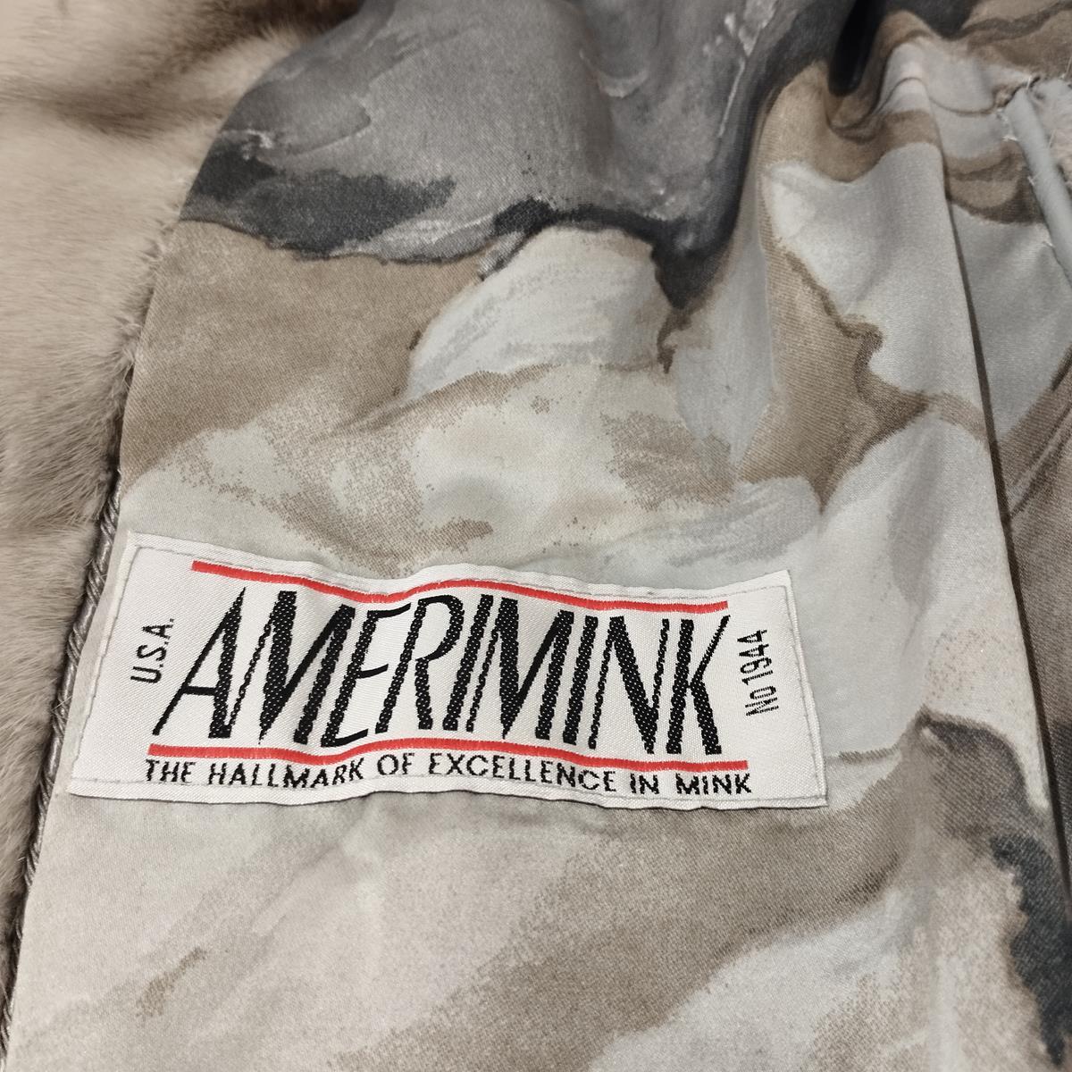 Manteau en fourrure d'Américain gris perlé M 2