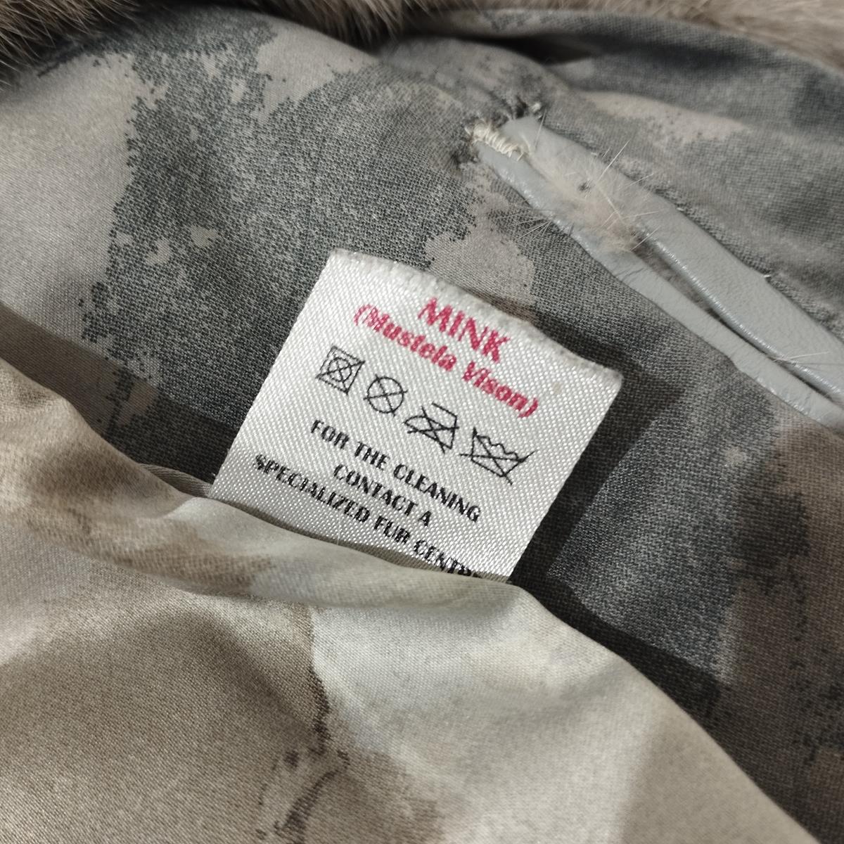 Manteau en fourrure d'Américain gris perlé M 3