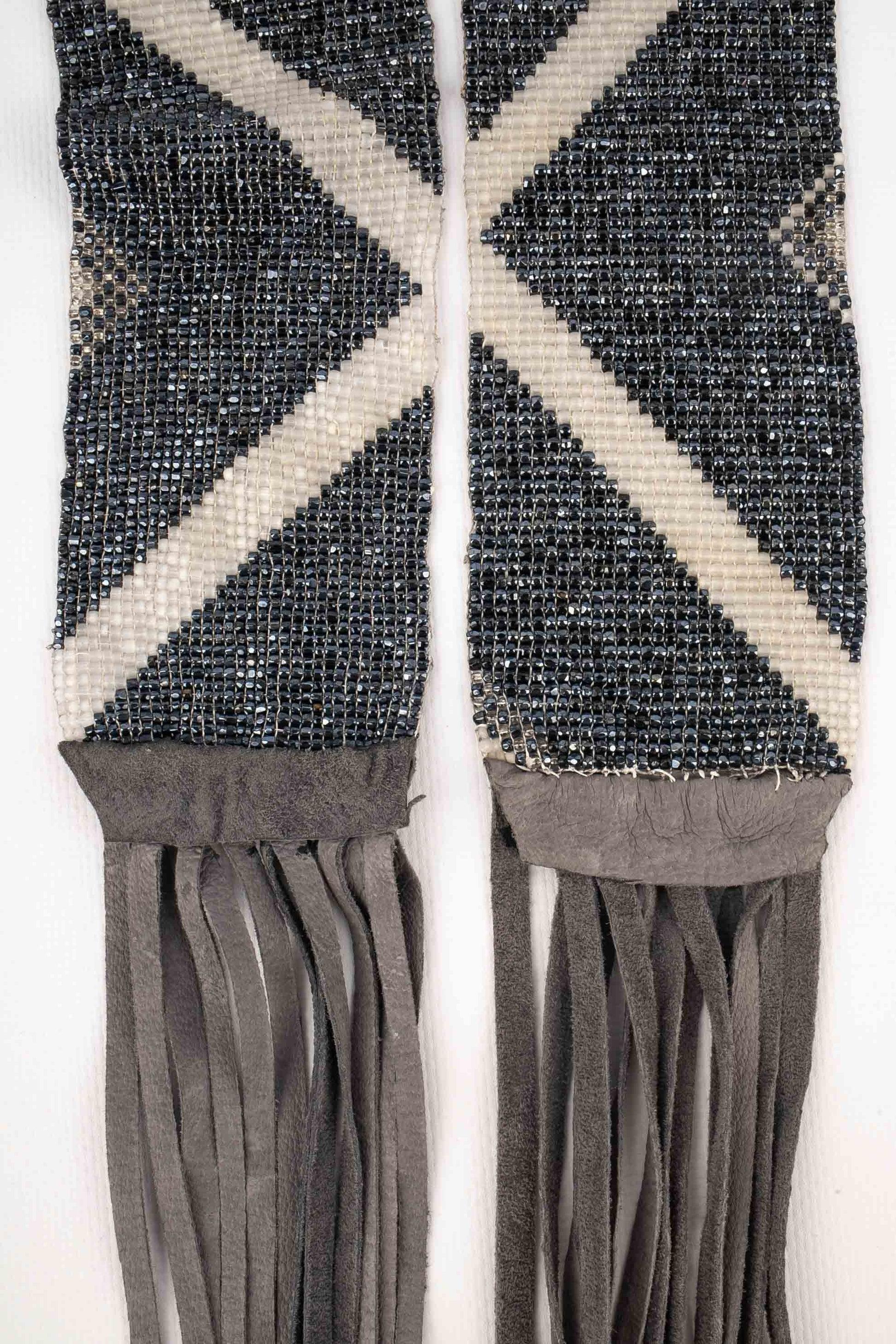 Grey Pearl Belt with Leather Fringes In Excellent Condition For Sale In SAINT-OUEN-SUR-SEINE, FR