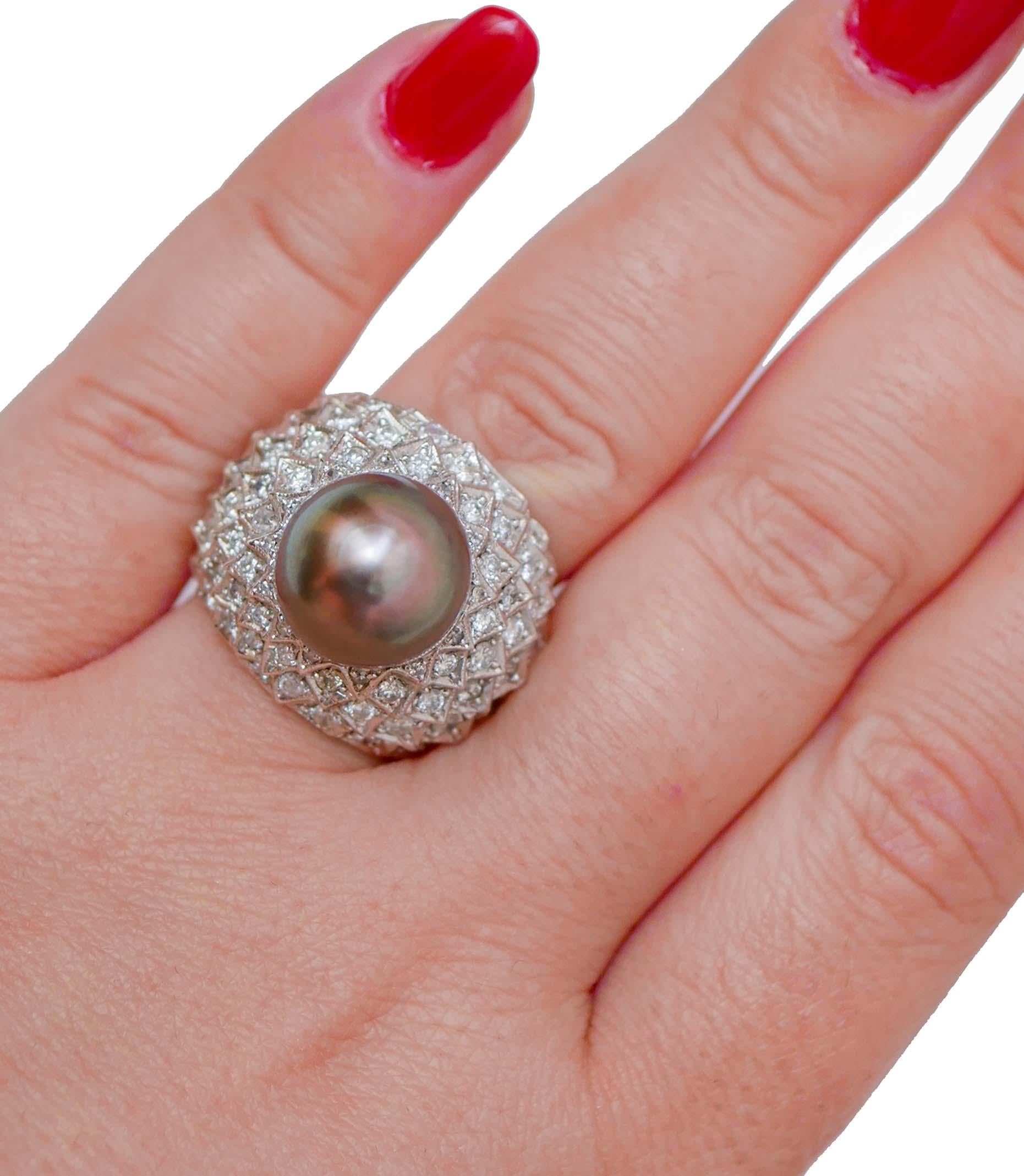 Grey Pearl, Diamonds, 14 Karat White Gold Ring. In Good Condition For Sale In Marcianise, Marcianise (CE)