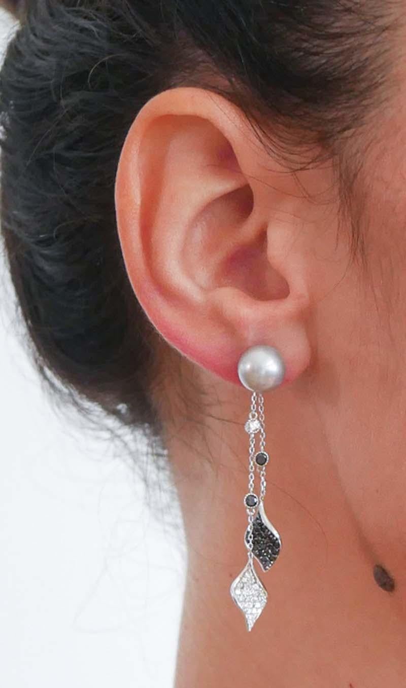 Perla grigia, perla bianca, diamanti bianchi e neri, orecchini in oro bianco 14 carati. In condizioni buone in vendita a Marcianise, Marcianise (CE)