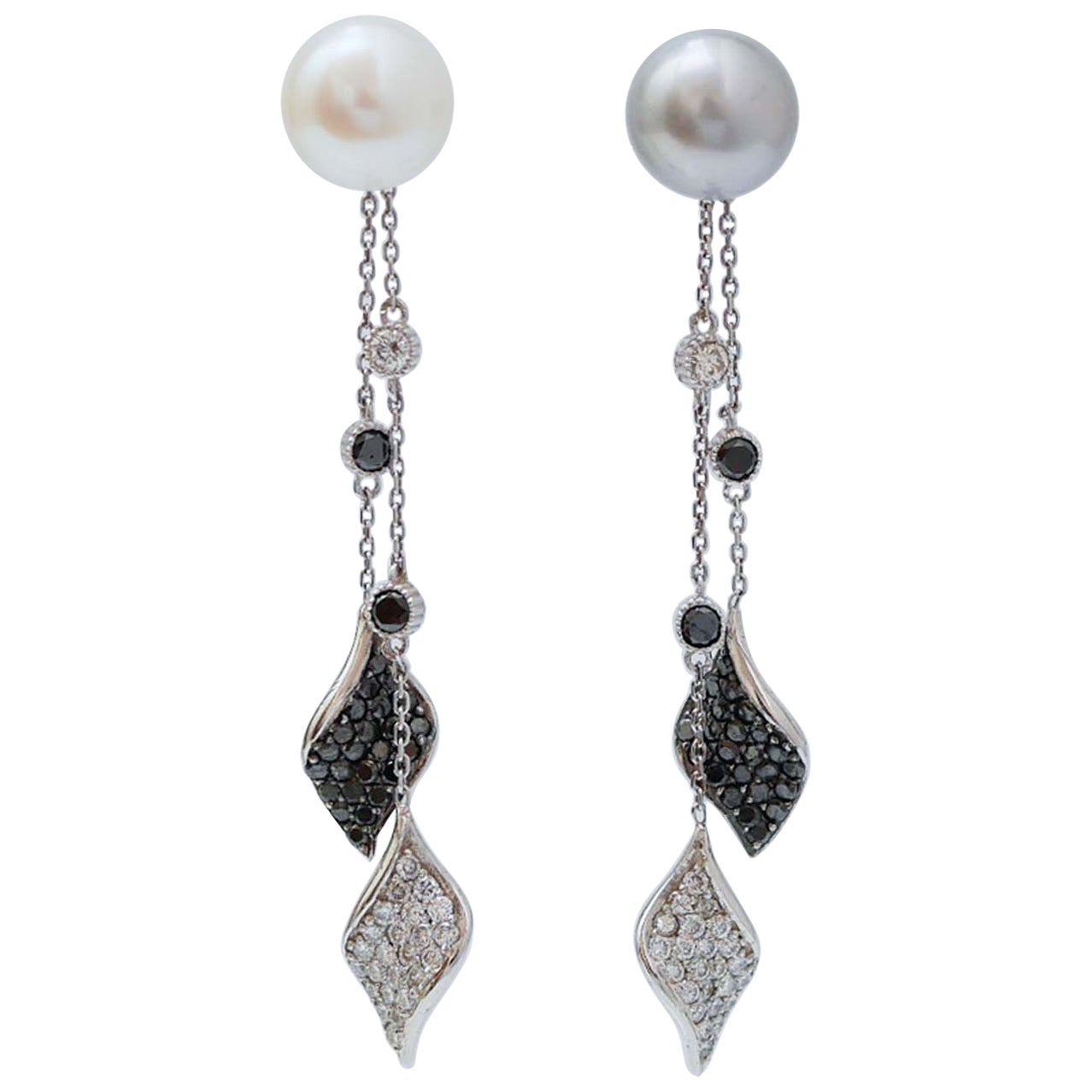 Perla grigia, perla bianca, diamanti bianchi e neri, orecchini in oro bianco 14 carati. in vendita