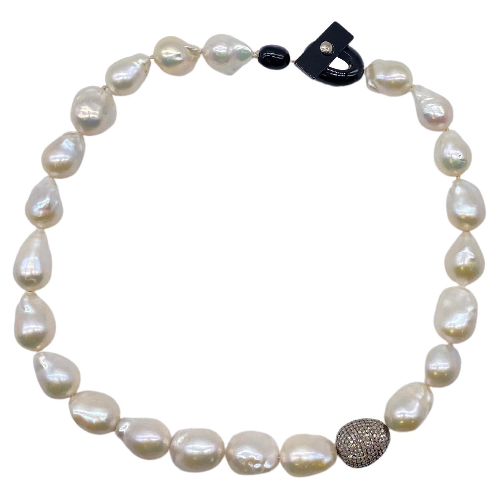 Collier de perles grises et de diamants Brown