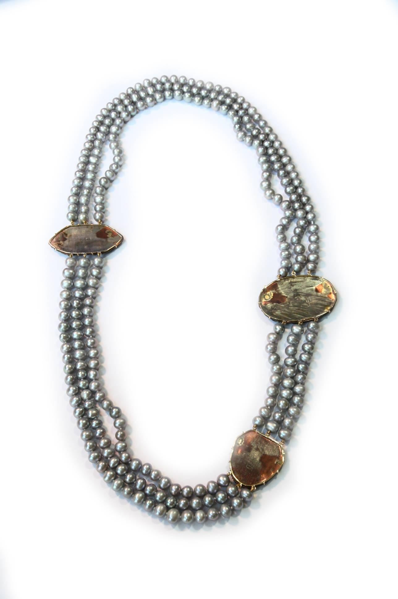 Grey Pearls Antiques Chinese Carved Lacquer 18k Gold Long Necklace In New Condition For Sale In Milan, IT