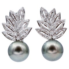 Boucles d'oreilles en or blanc 14 carats, perles grises et diamants