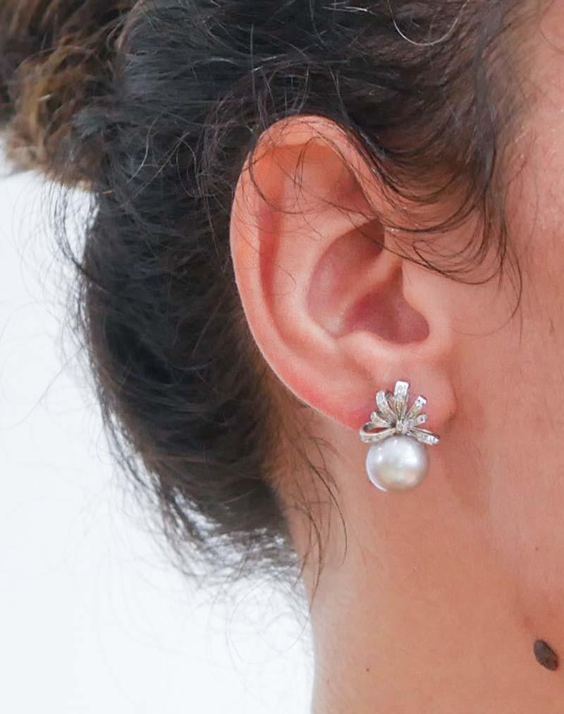 Ohrringe aus 14 Karat Weißgold mit grauenen Perlen und Diamanten. im Zustand „Gut“ im Angebot in Marcianise, Marcianise (CE)