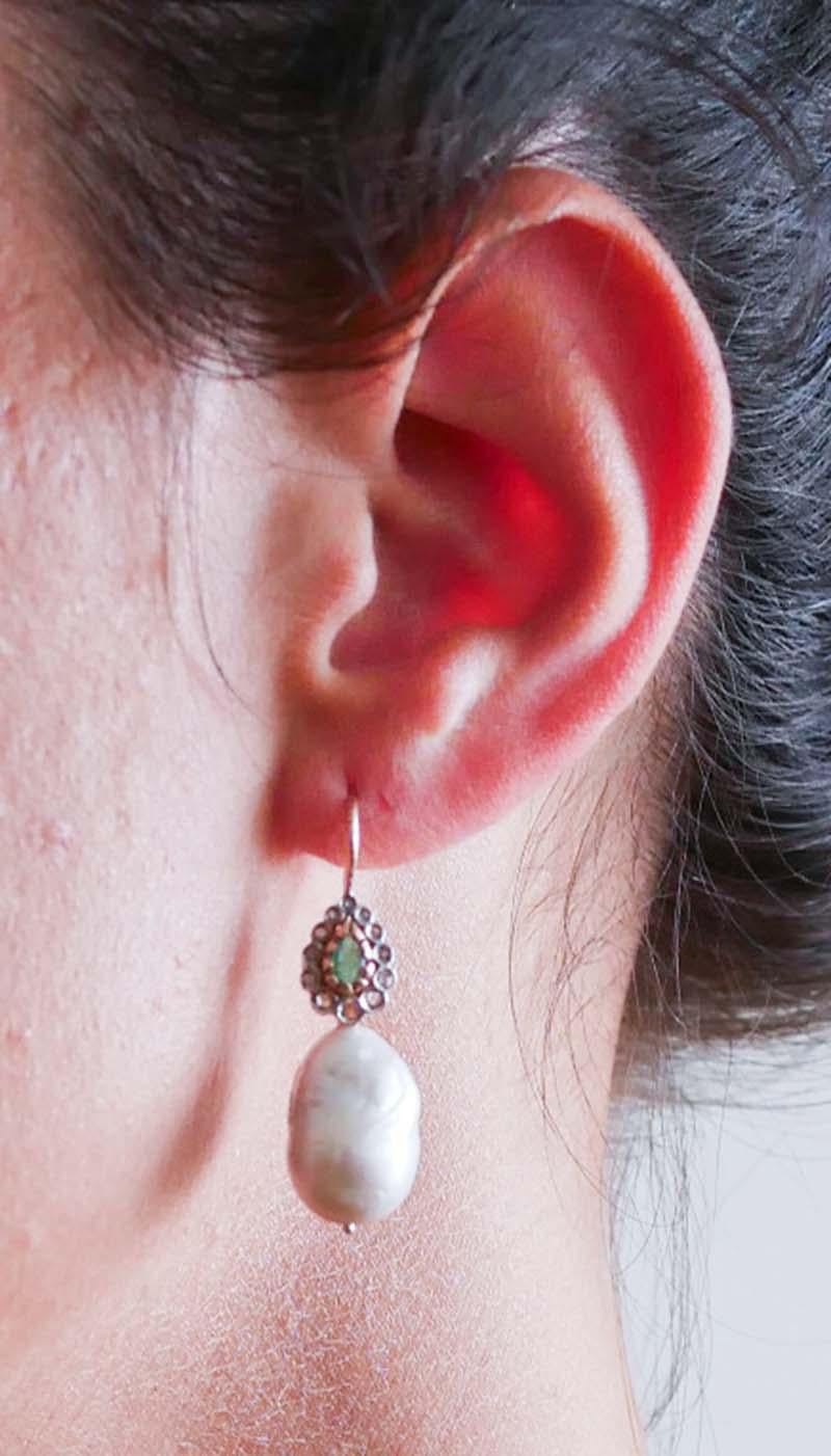 Orecchini con perle grigie, diamanti, smeraldi, oro rosa e argento. In condizioni buone in vendita a Marcianise, Marcianise (CE)