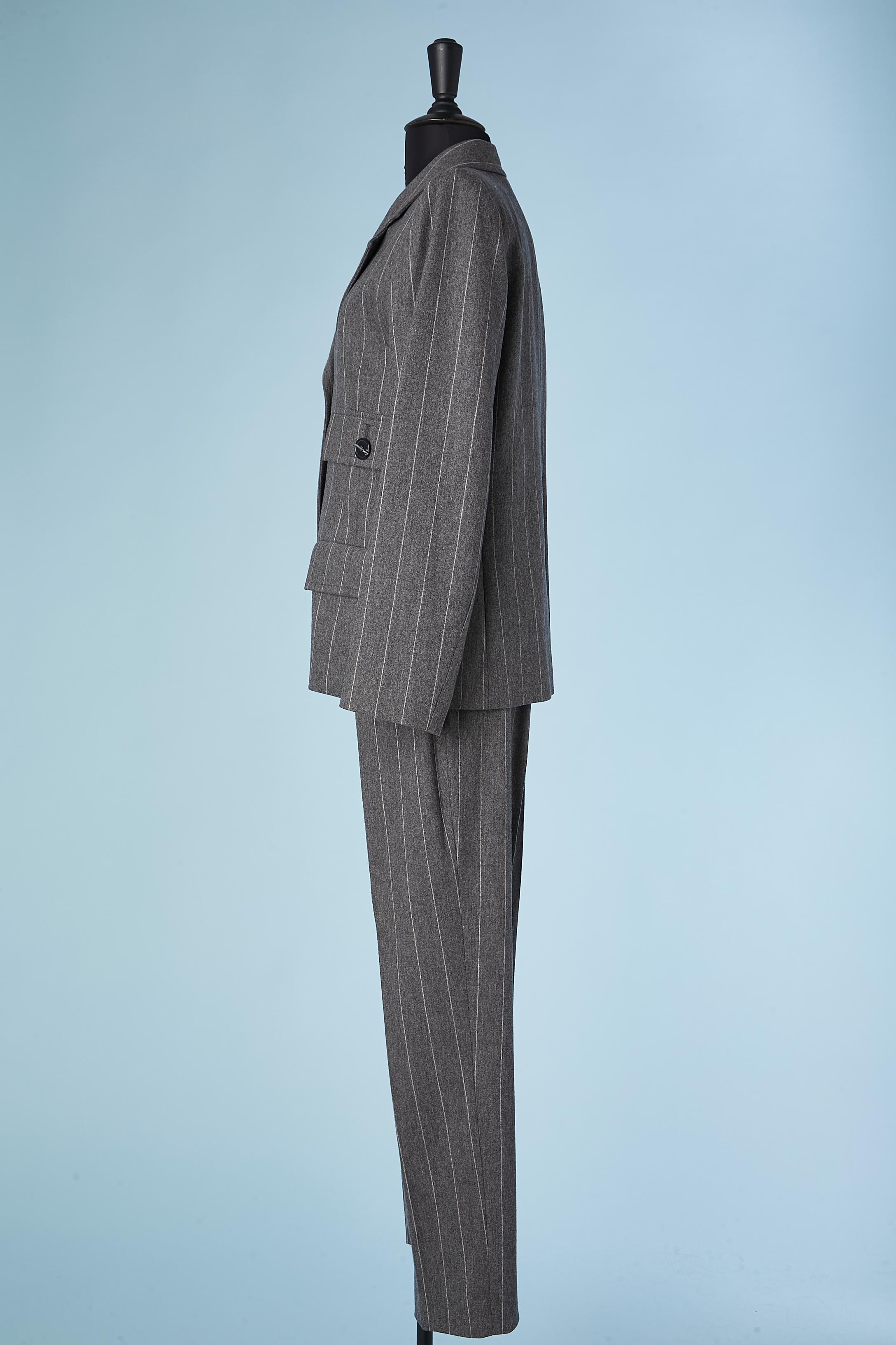 Costume pantalon gris à rayures en laine Yves Saint Laurent Variation  Excellent état - En vente à Saint-Ouen-Sur-Seine, FR
