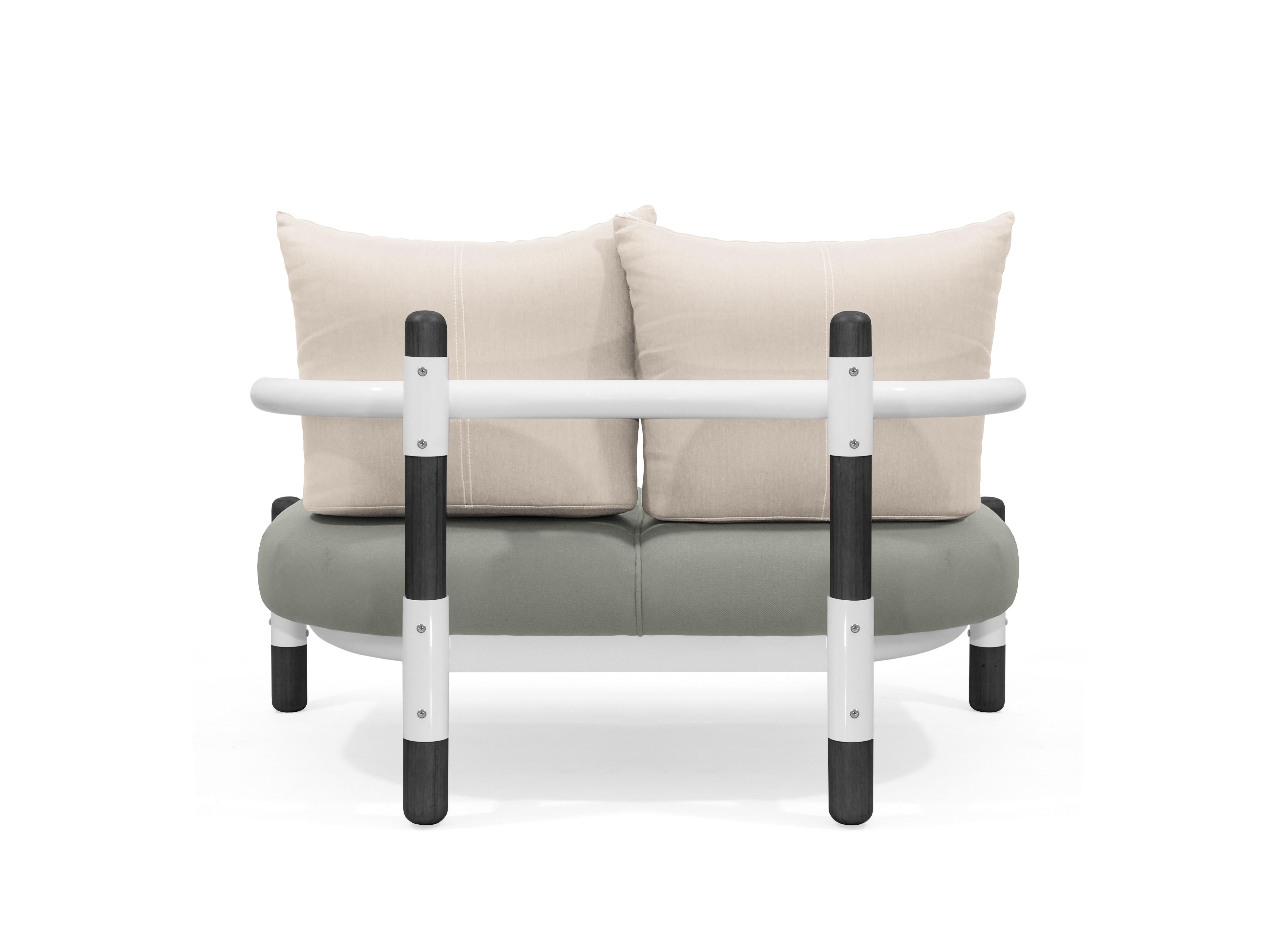 Zweisitziges PK15-Sofa mit Stahlstruktur und ebonisierten Holzbeinen von Paulo Kobylka (Moderne) im Angebot