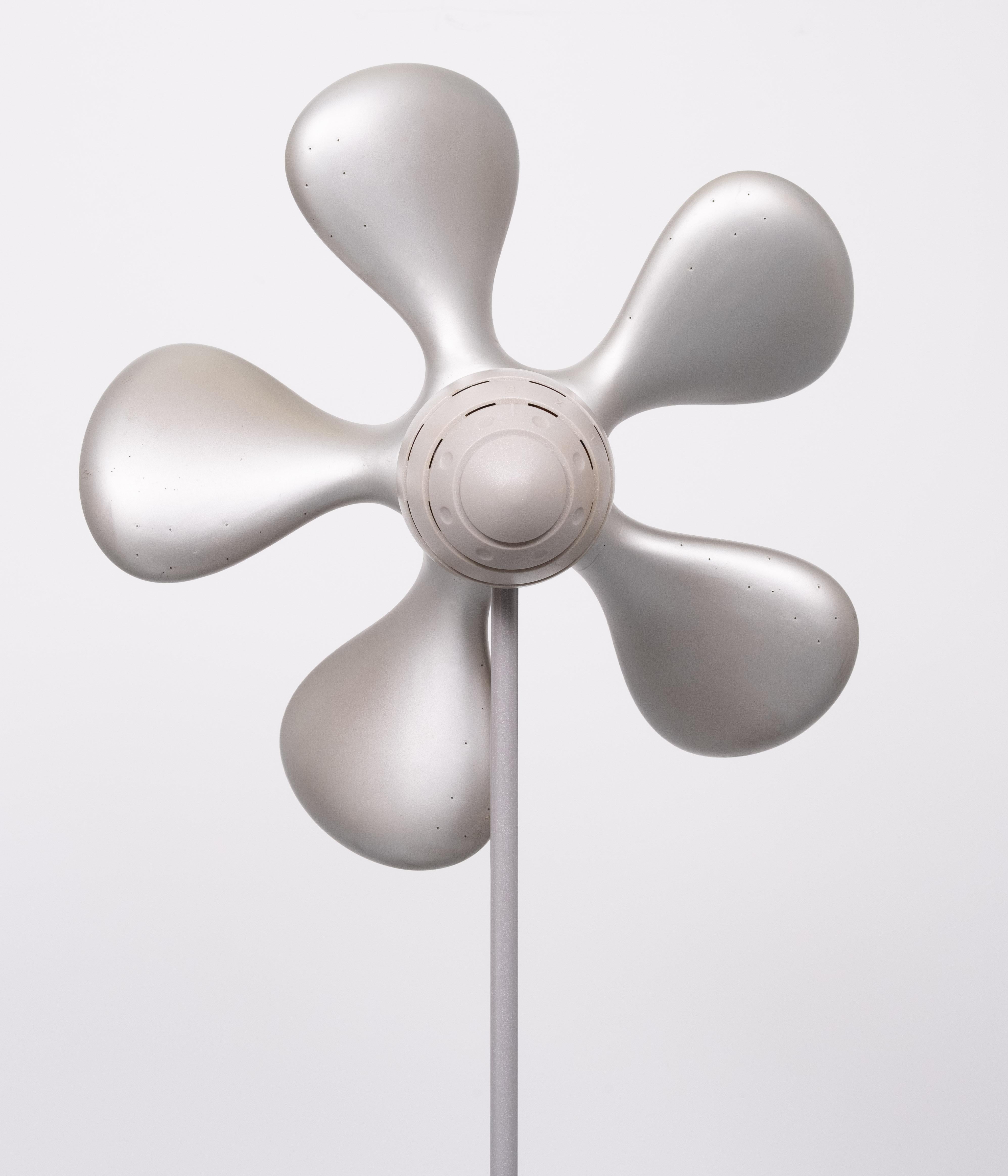 Italian Grey Power Flower Fan by Heckhausen - Zetsche for Elmar Flàtotto  For Sale
